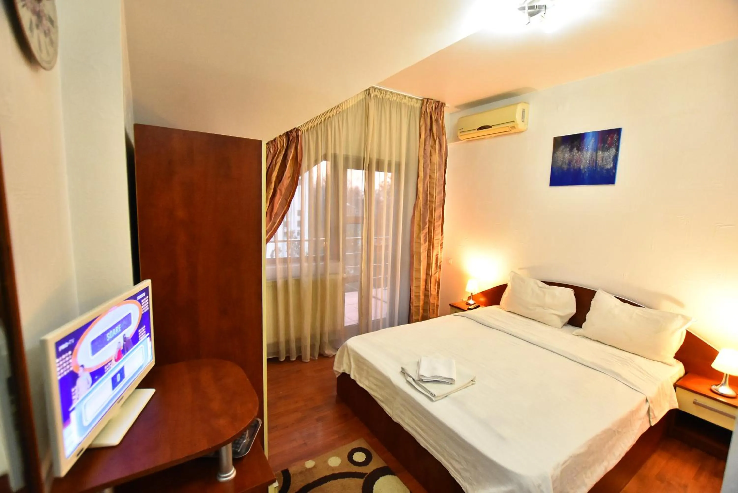 Photo of the whole room, Bed in Hotel Euphoria