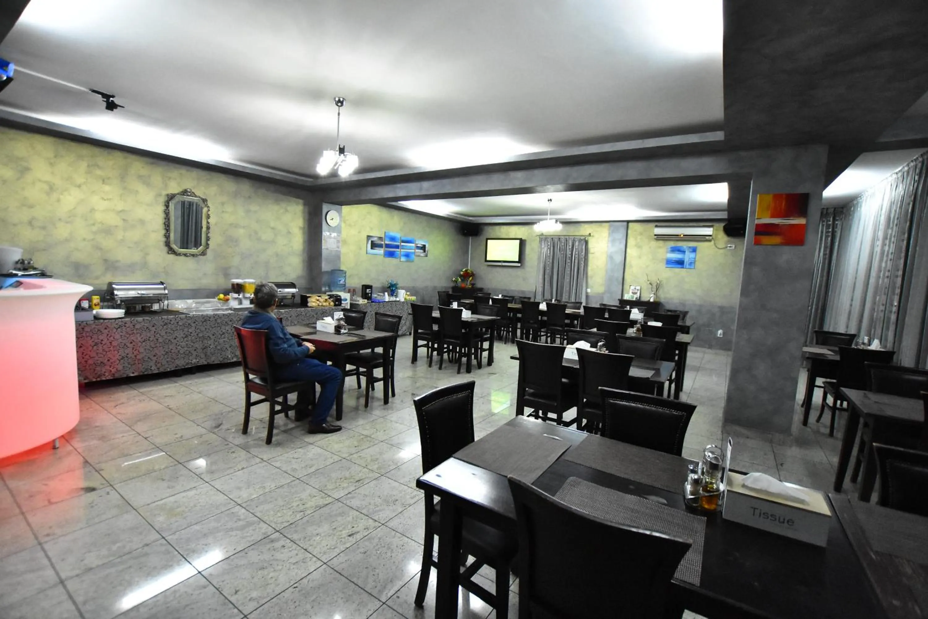 Restaurant/places to eat in Hotel Euphoria