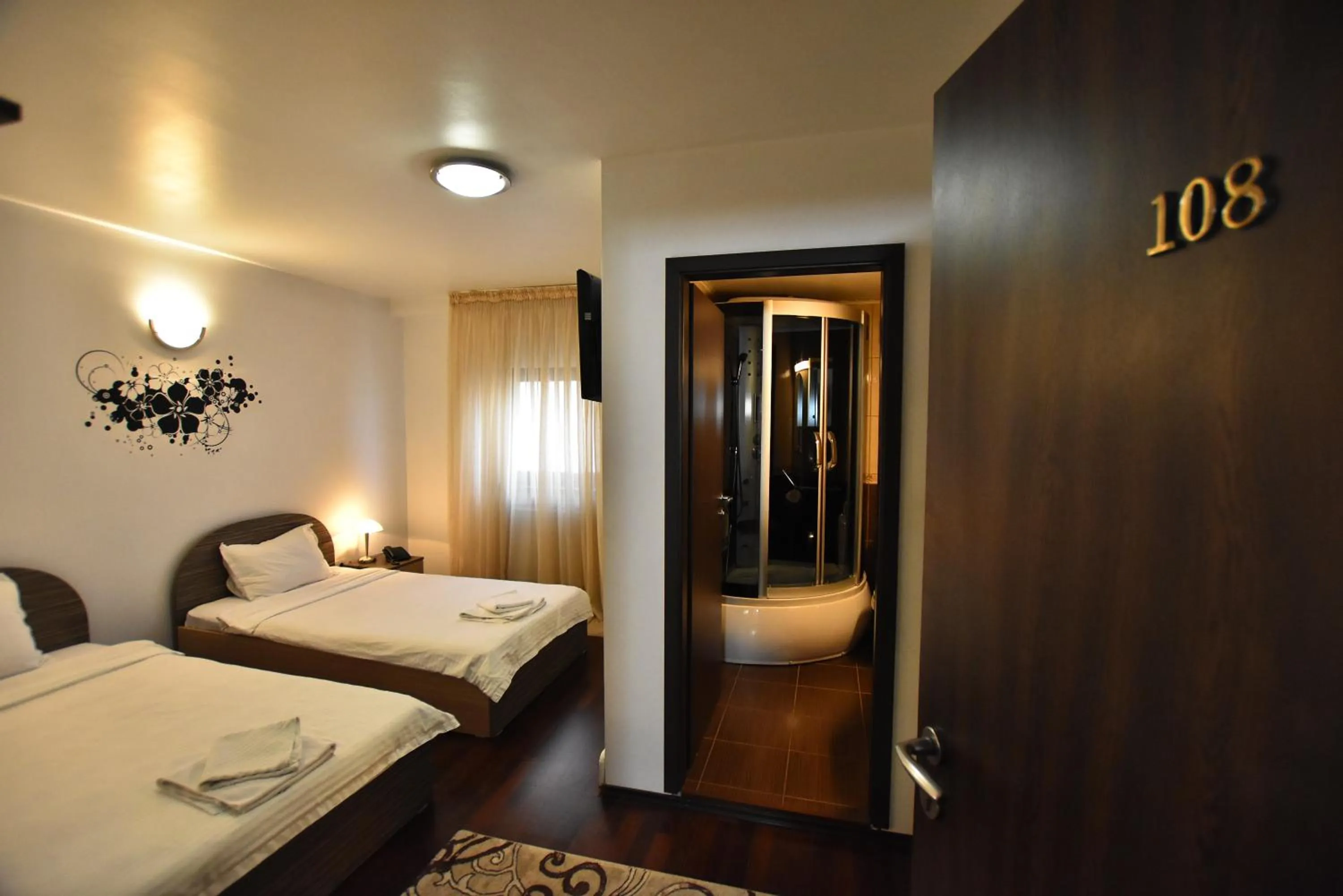 Photo of the whole room, Bed in Hotel Euphoria