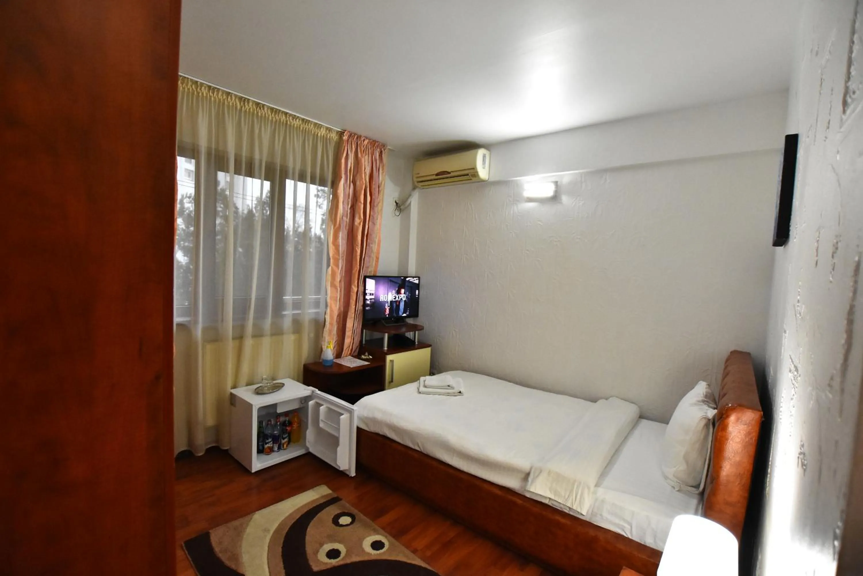 Photo of the whole room, Bed in Hotel Euphoria