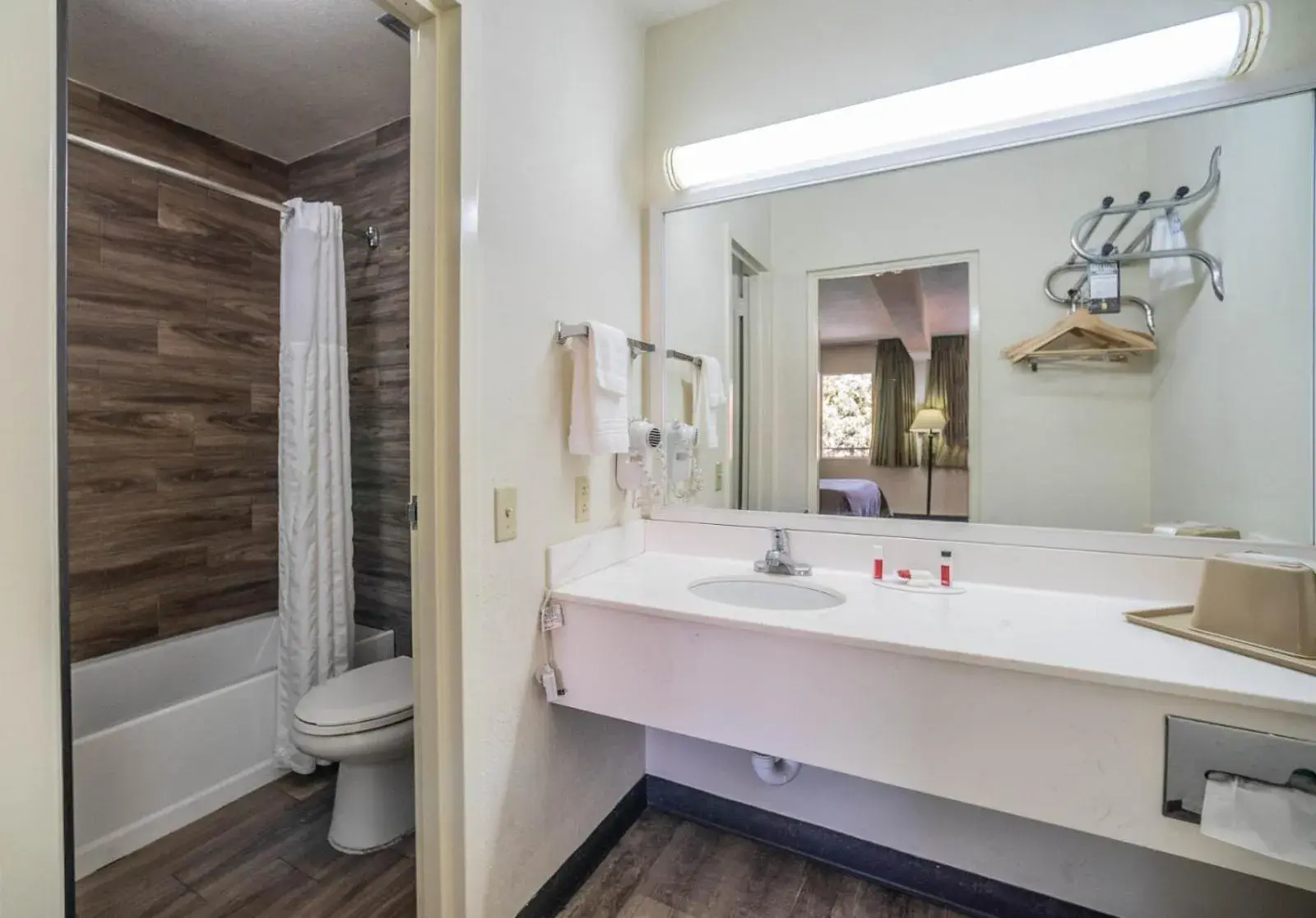 Double Room with Two Double Beds - Non-Smoking in Super 8 by Wyndham El Paso Airport Double Room with Two Double Beds - Non-Smoking in Super 8 by Wyndham El Paso Airport