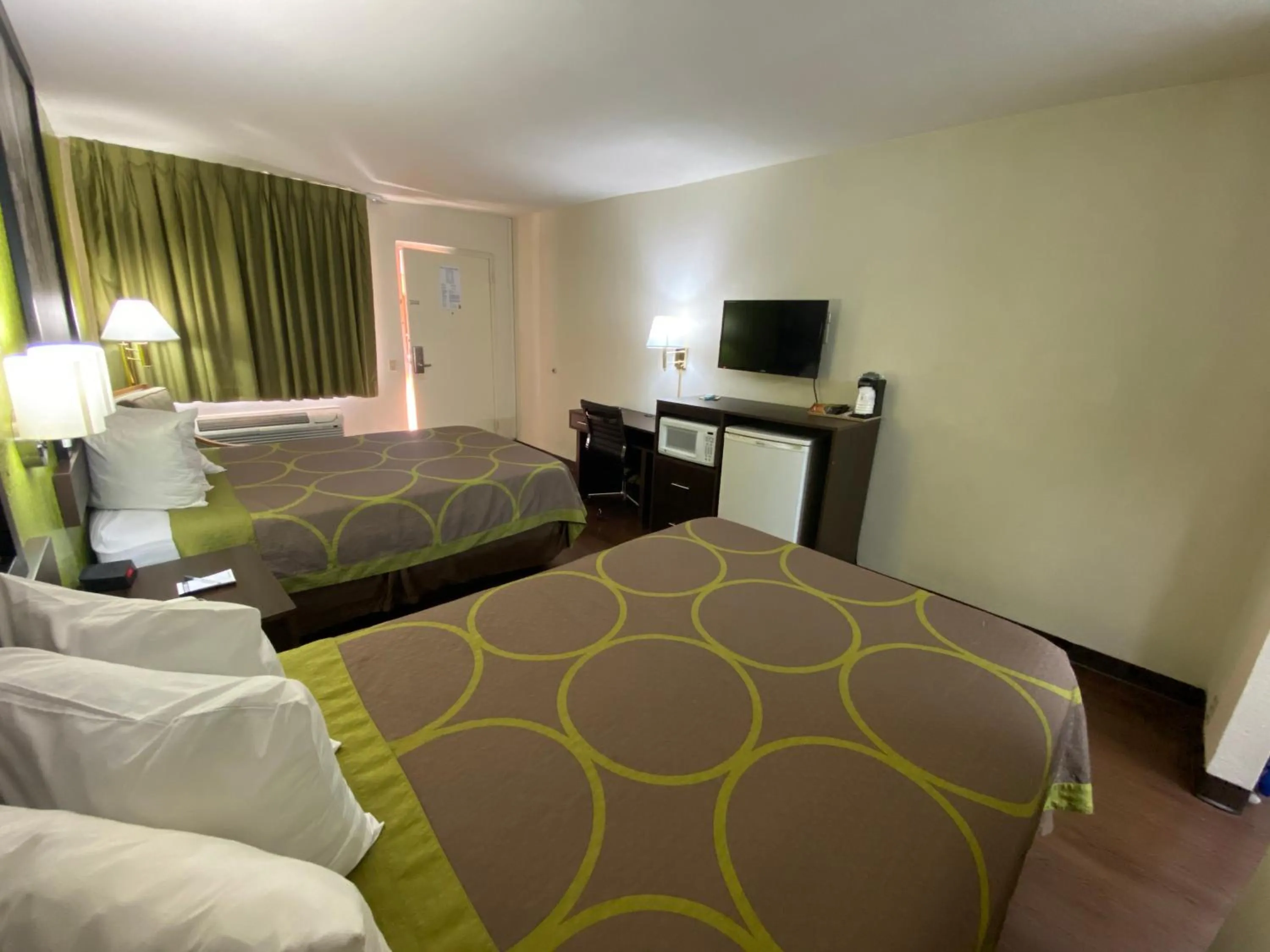 Bed in Super 8 by Wyndham El Paso Airport