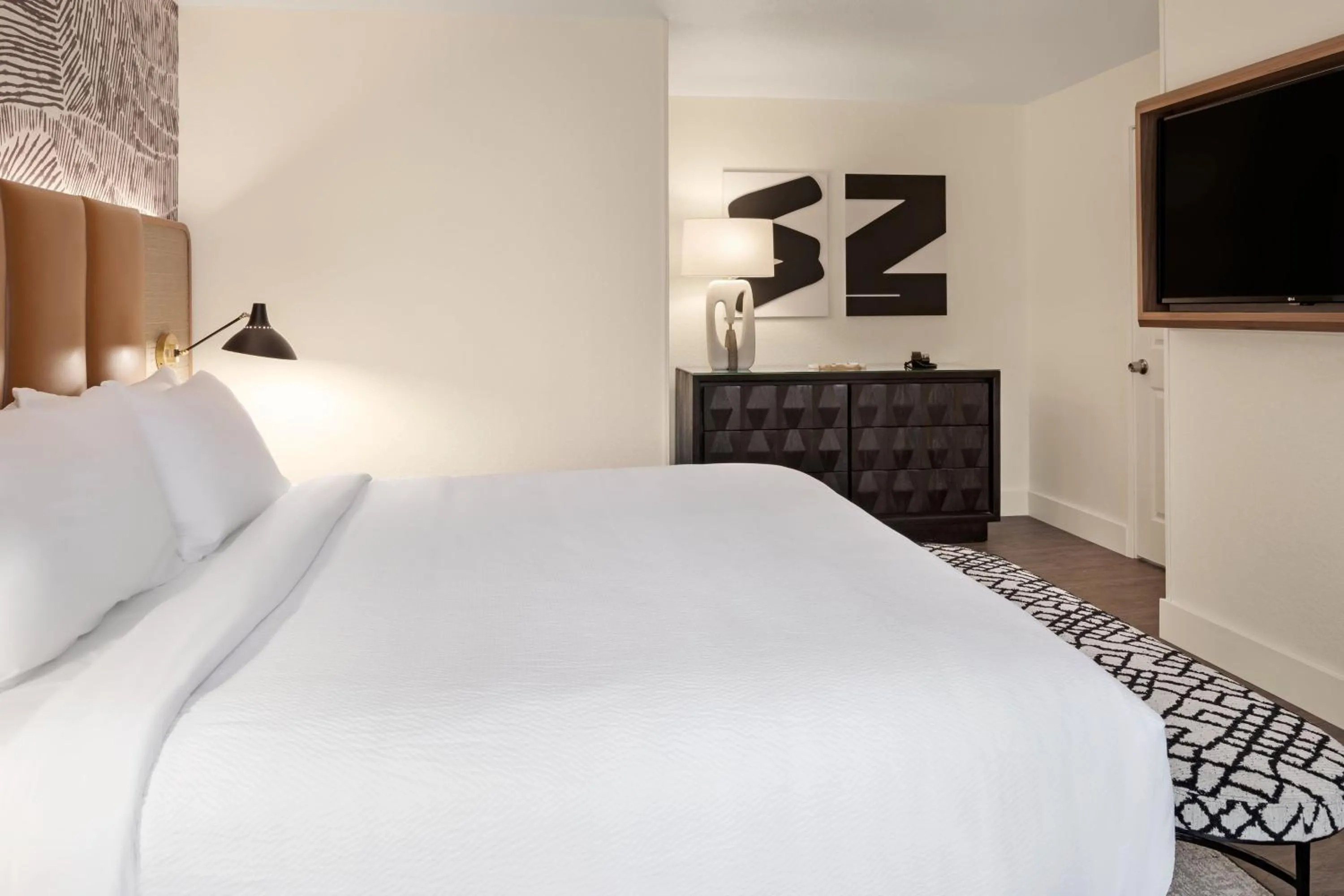 Bedroom, Bed in Burton House, Beverly Hills, A Tribute Portfolio Hotel