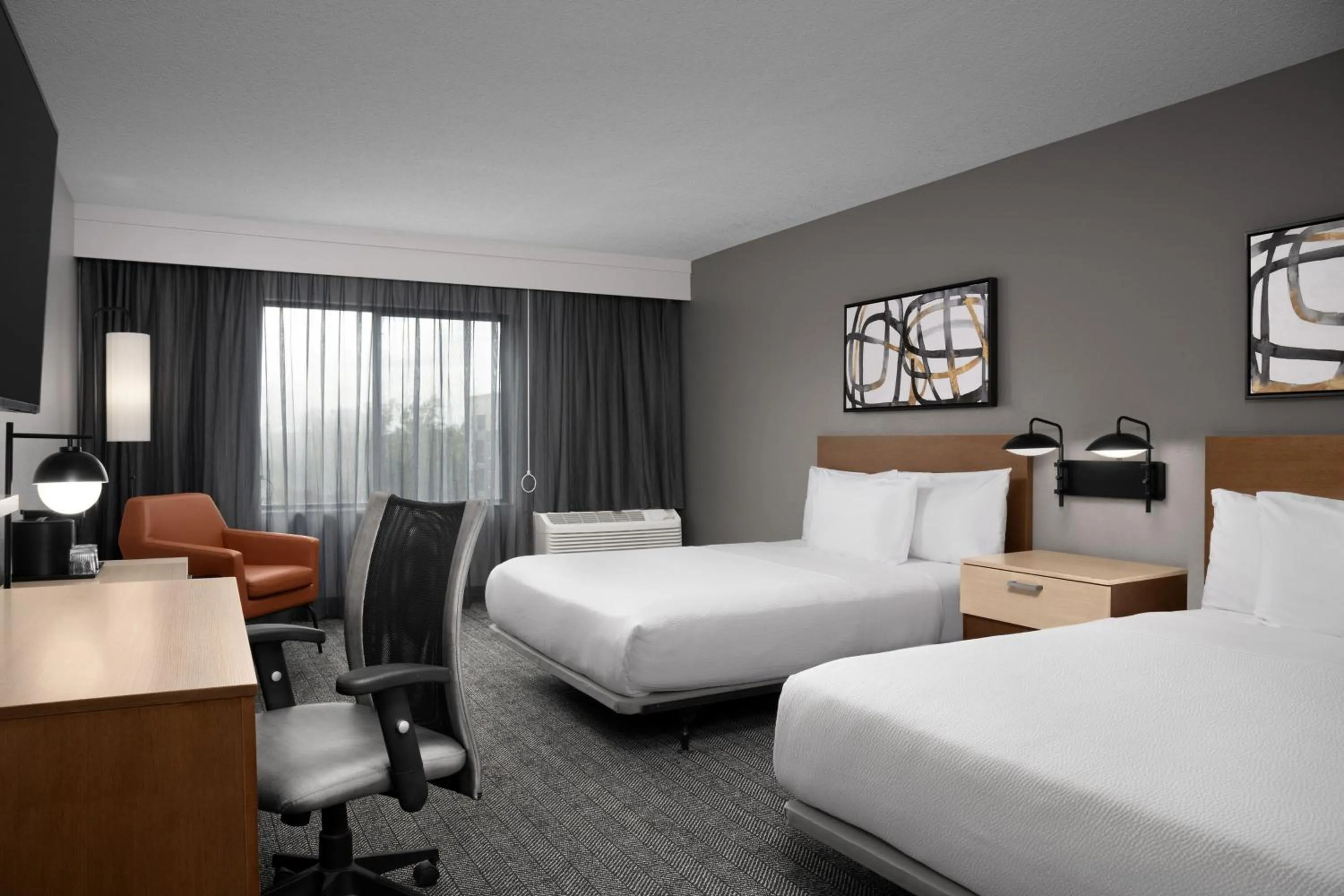 Photo of the whole room, Bed in Courtyard by Marriott Orlando East/UCF Area