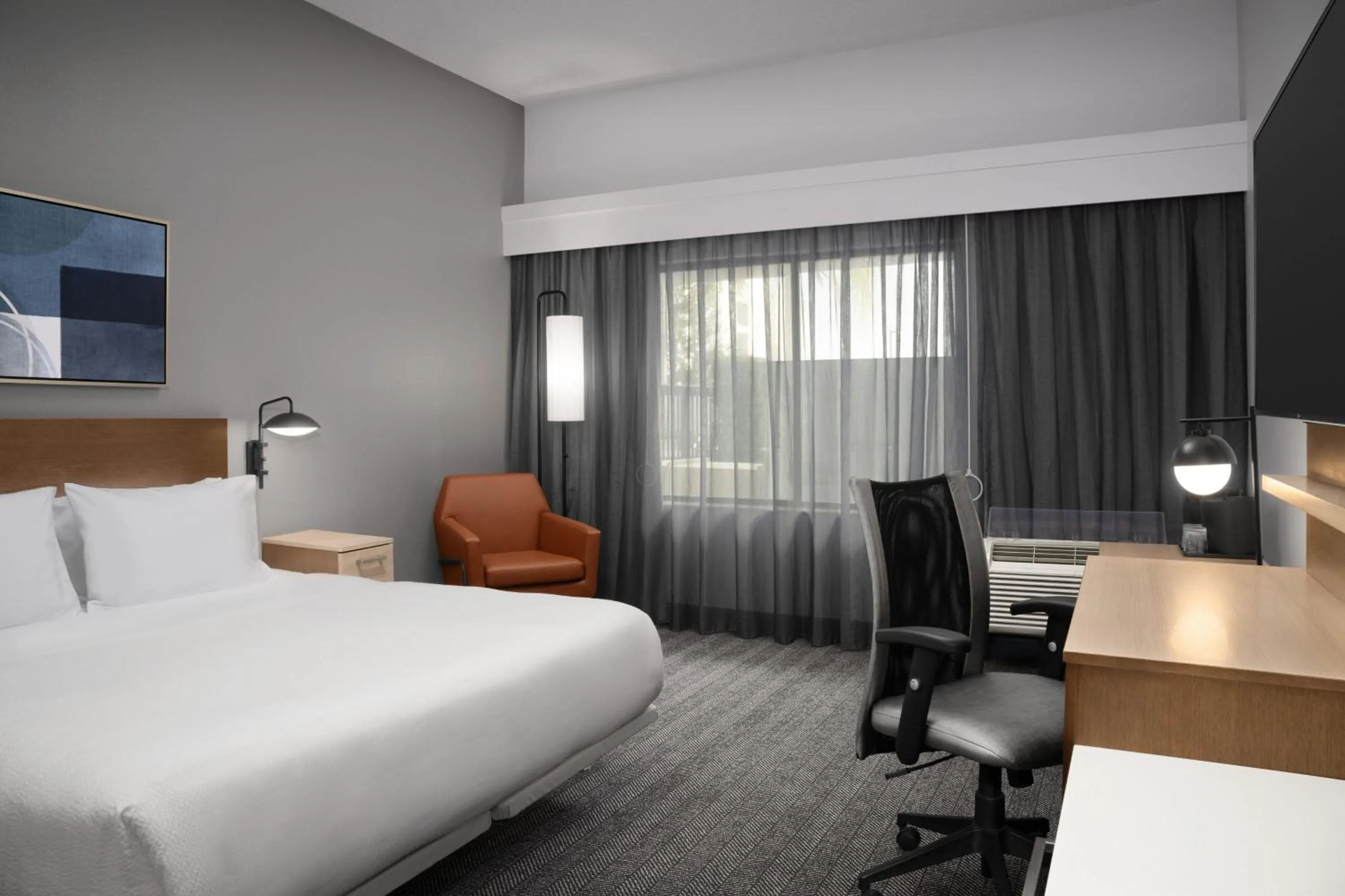 Photo of the whole room, Bed in Courtyard by Marriott Orlando East/UCF Area
