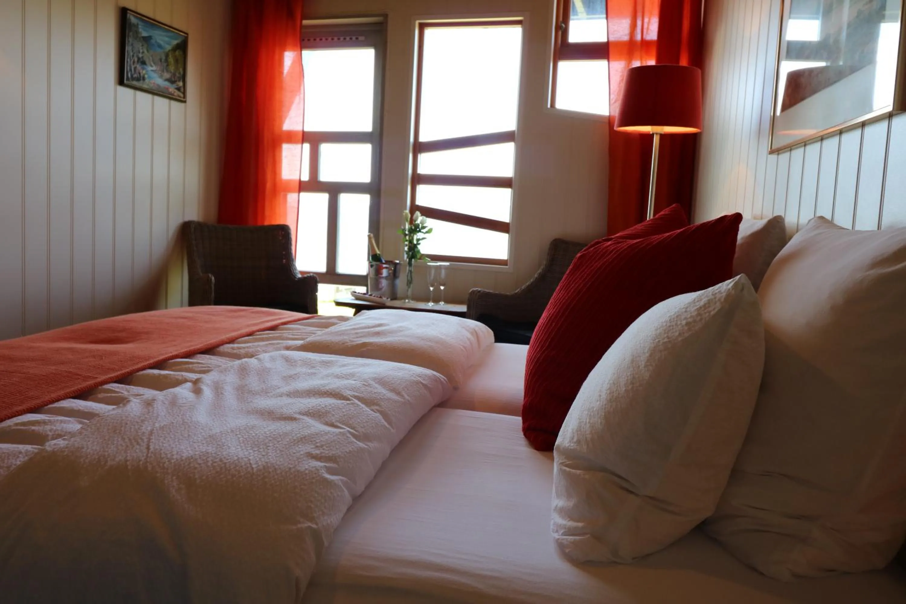 Bed in Brekkestranda Fjordhotel