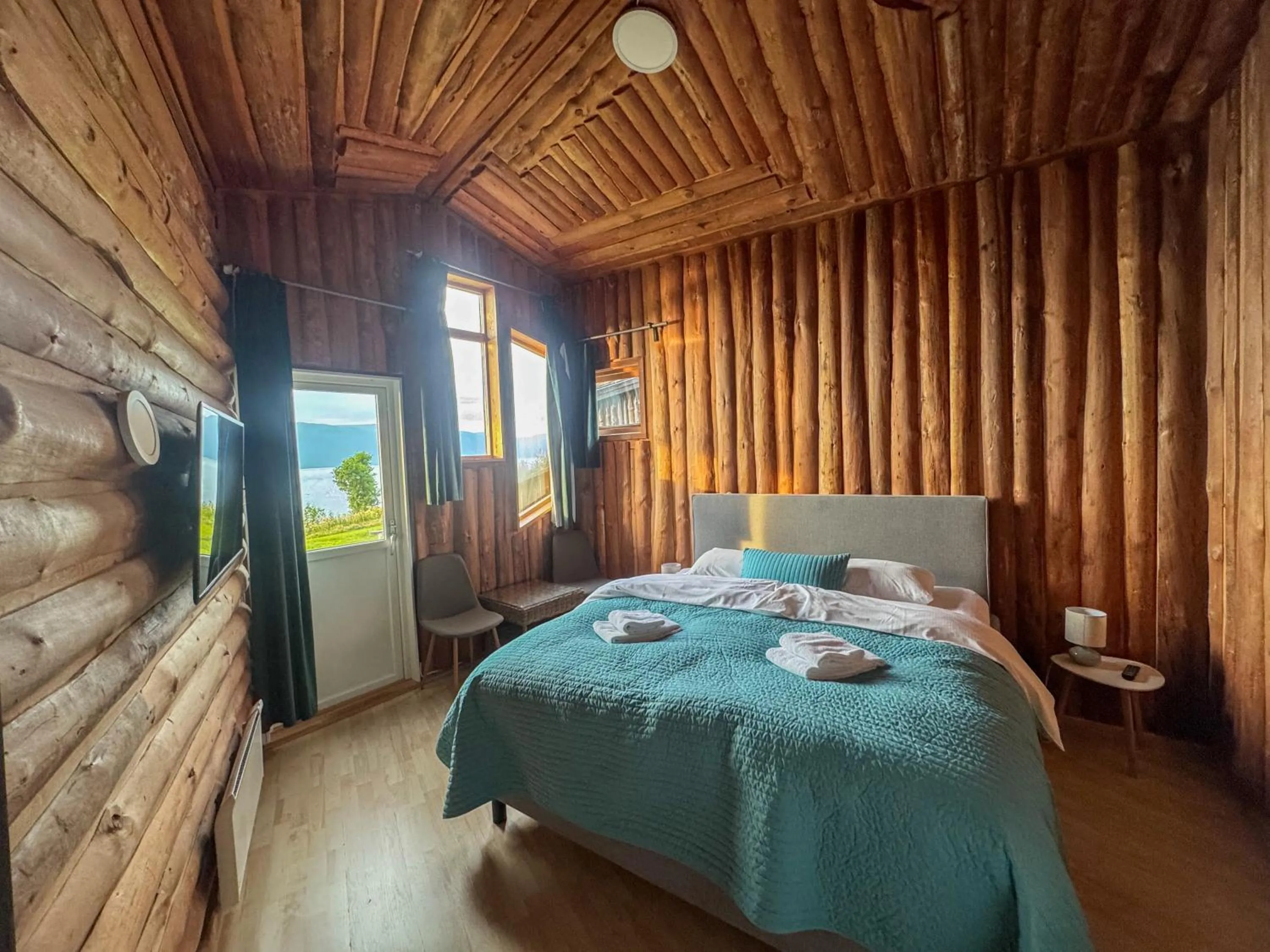 Bedroom, Bed in Brekkestranda Fjordhotel