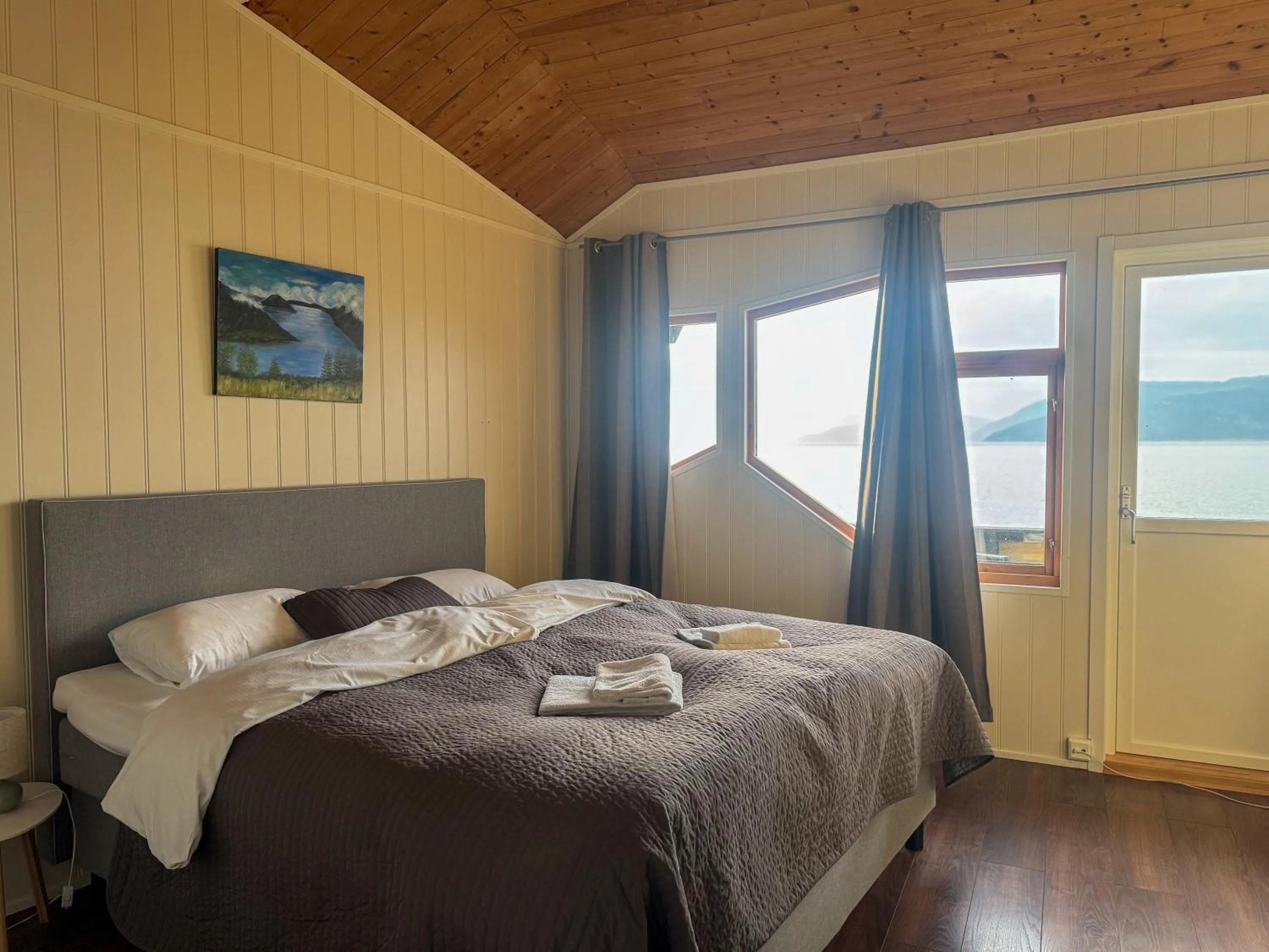 Bedroom, Bed in Brekkestranda Fjordhotel