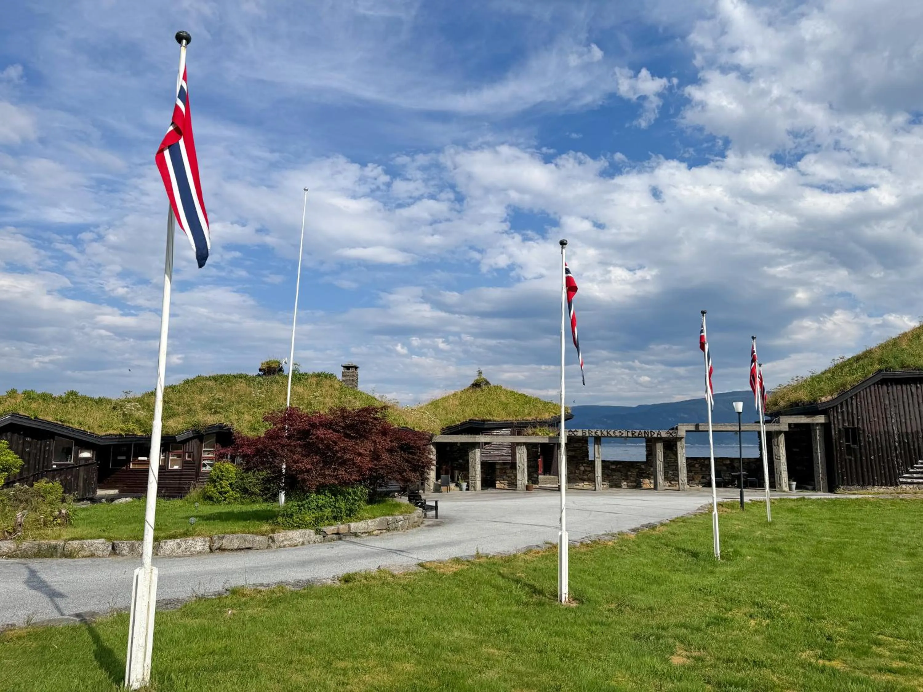 Facade/entrance in Brekkestranda Fjordhotel
