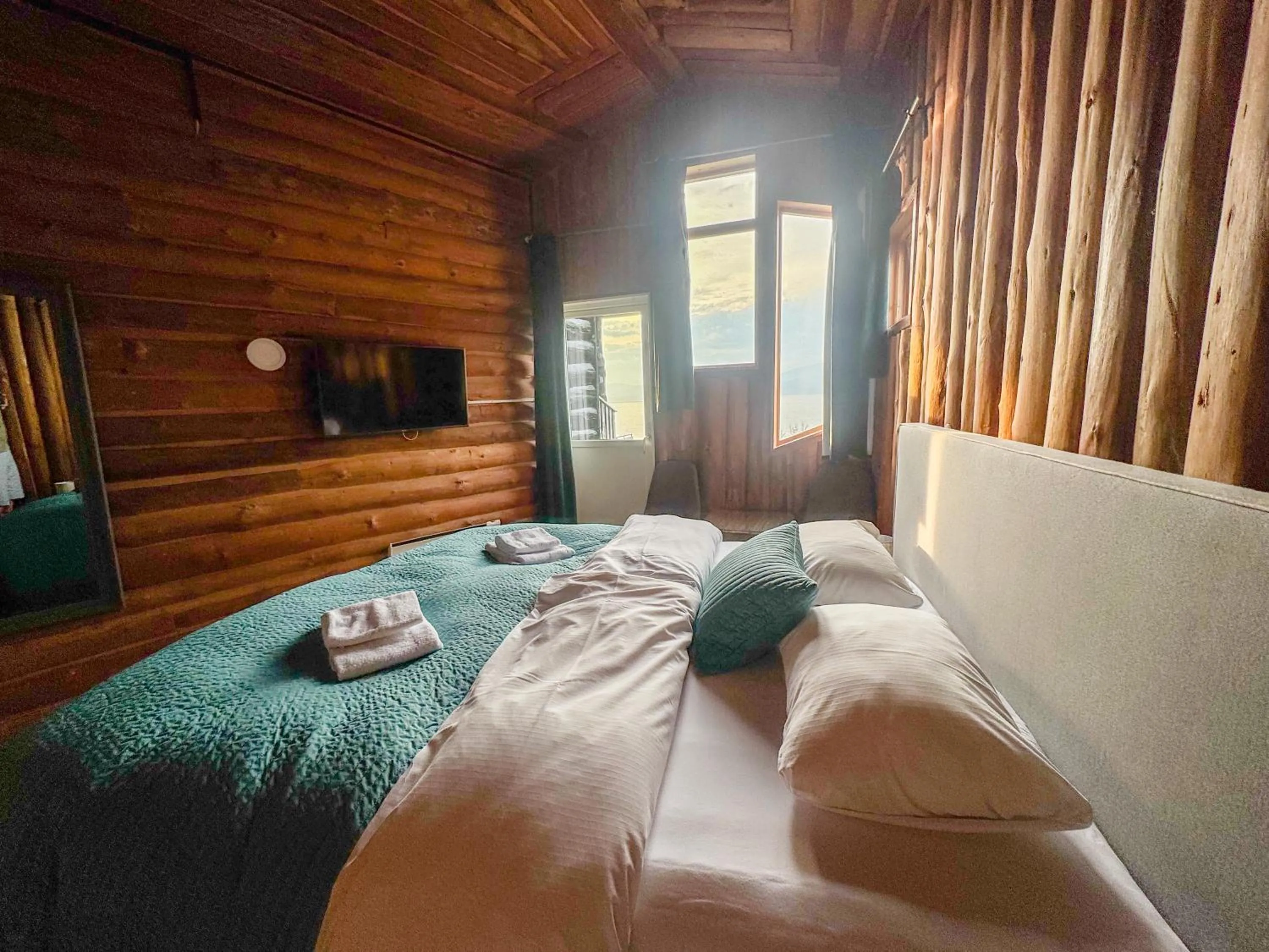 Bedroom, Bed in Brekkestranda Fjordhotel