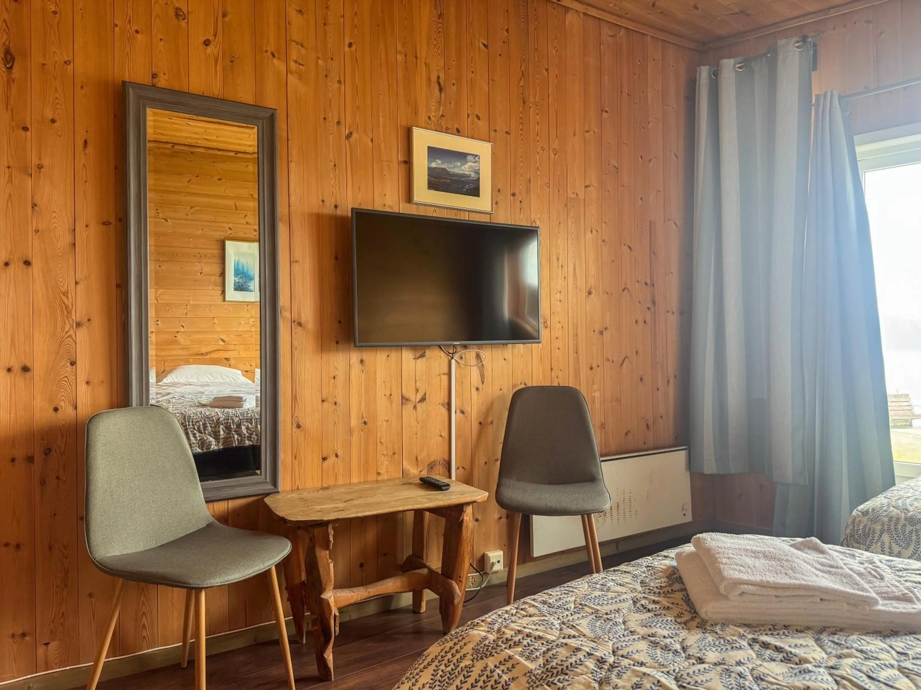 Bedroom, Bed in Brekkestranda Fjordhotel