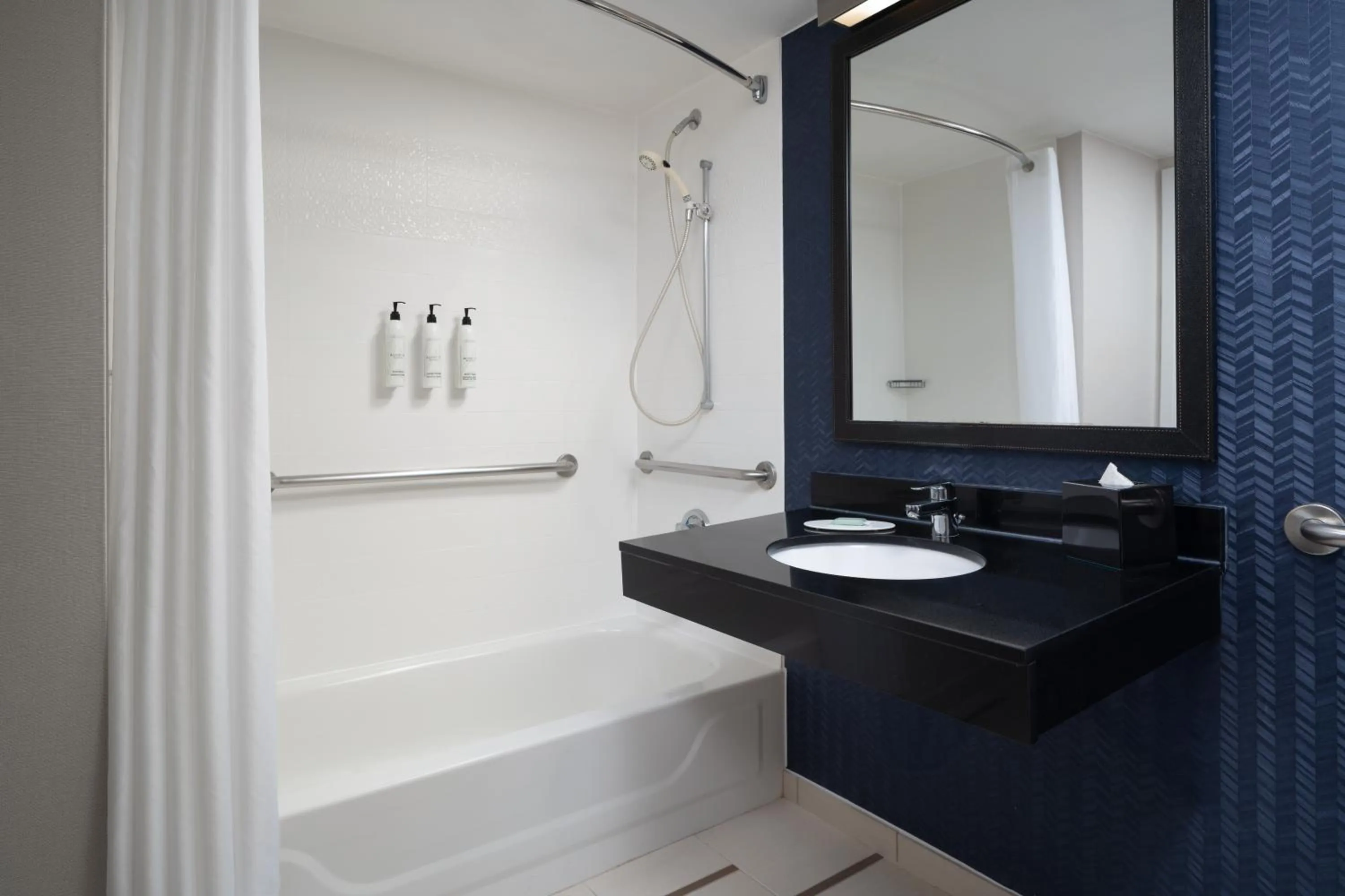 Bathroom in Fairfield Inn Orlando Airport