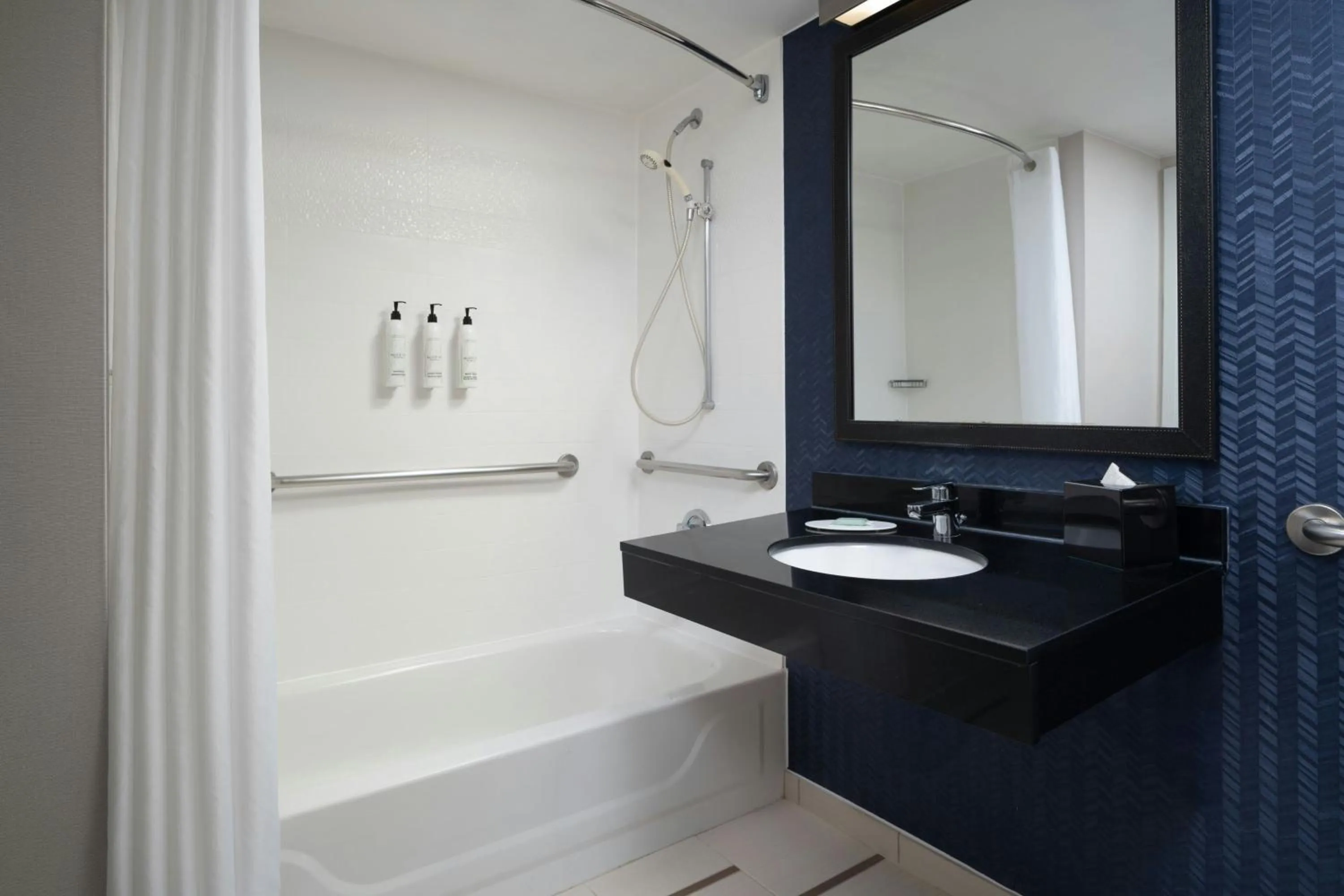 Bathroom in Fairfield Inn Orlando Airport