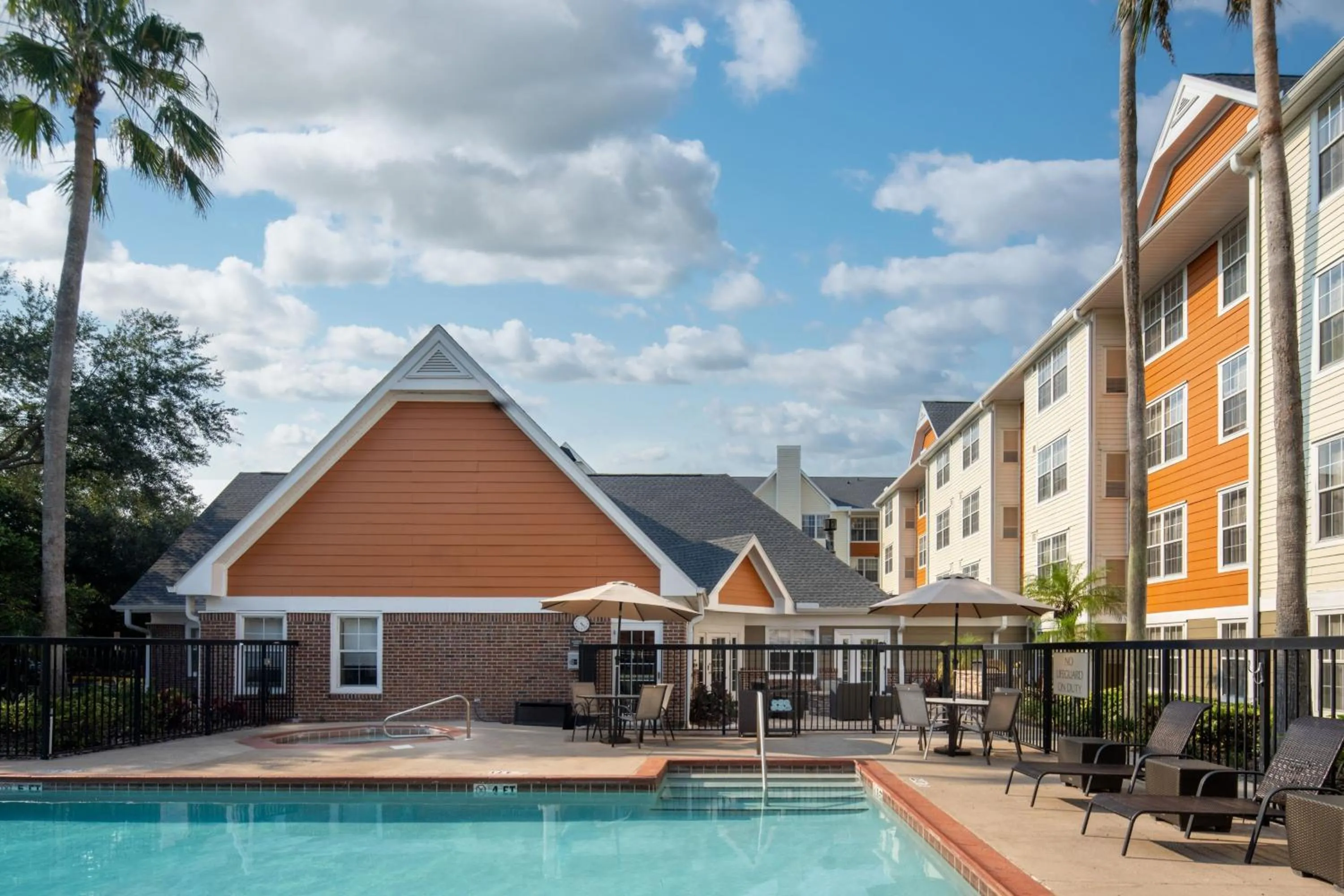 Swimming pool in Residence Inn by Marriott Orlando East/UCF Area