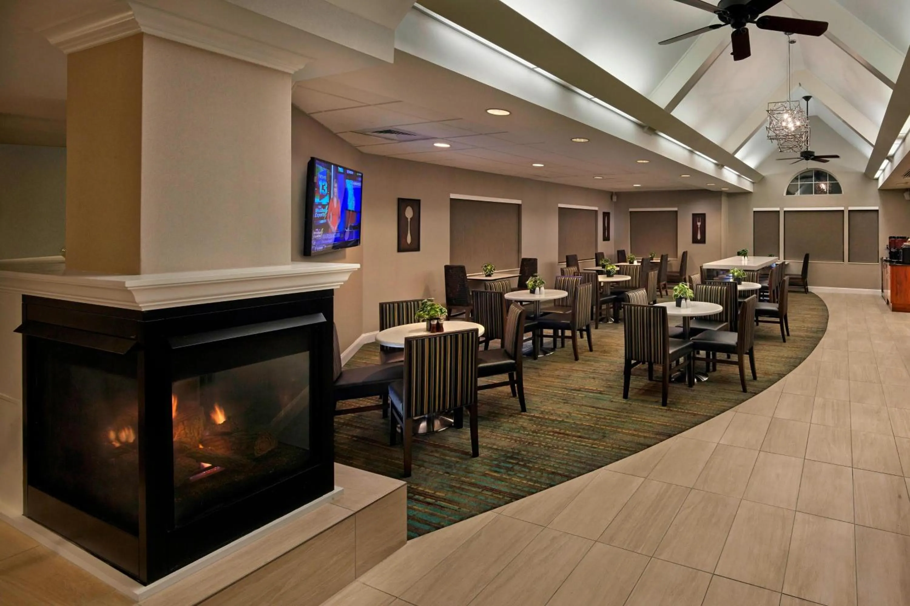 Restaurant/places to eat in Residence Inn by Marriott Orlando East/UCF Area
