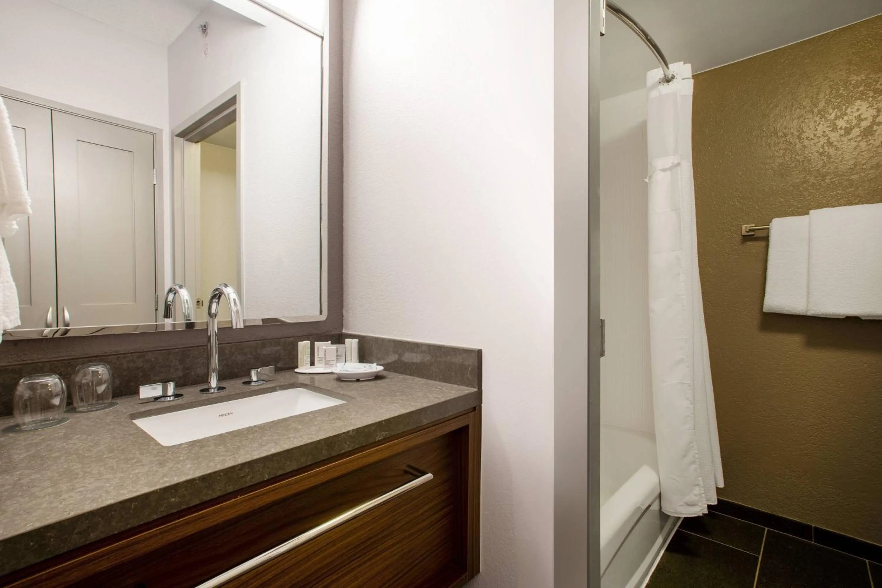 Bathroom in Courtyard Orlando Altamonte Springs Maitland