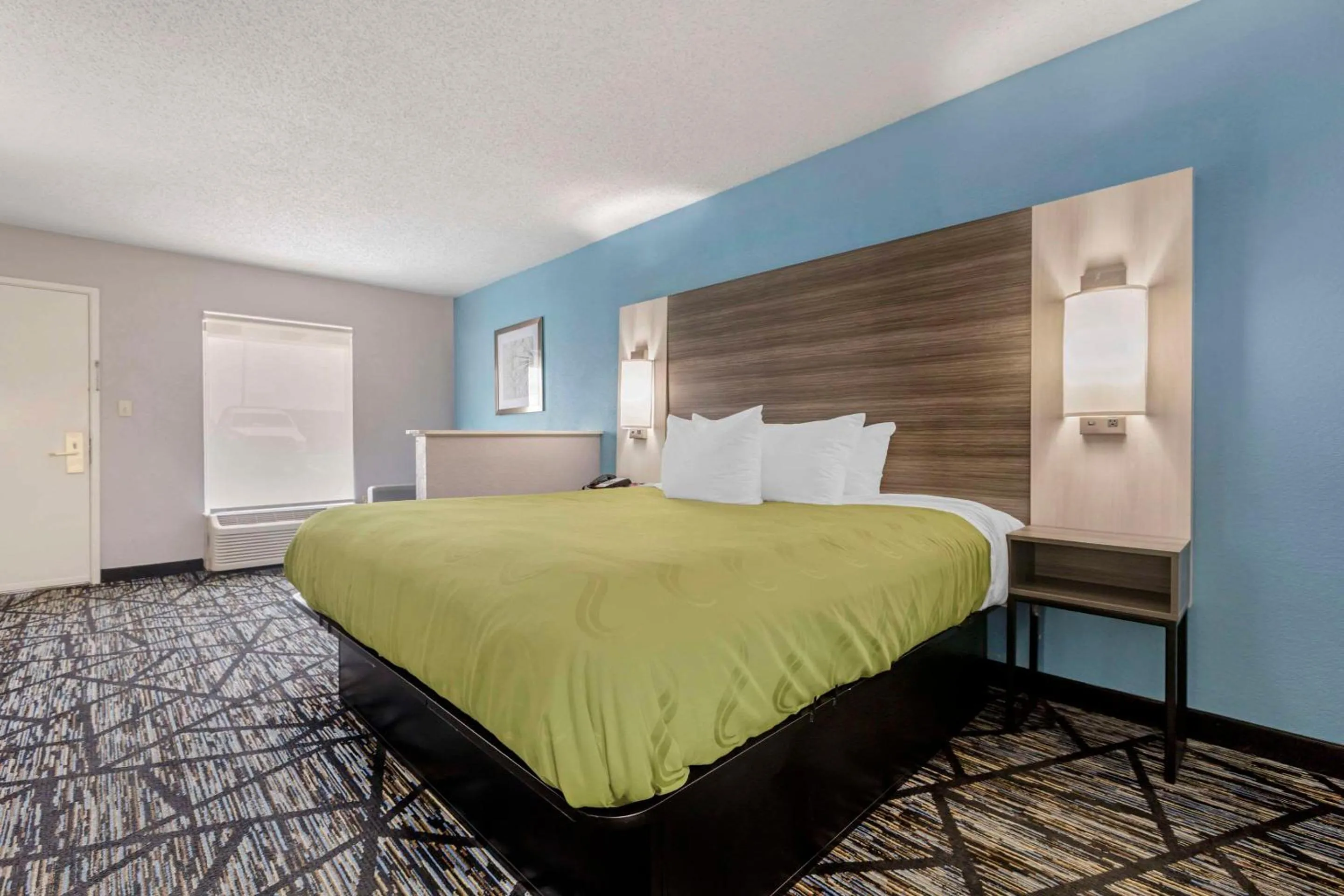 Bedroom, Bed in Quality Inn Newberry