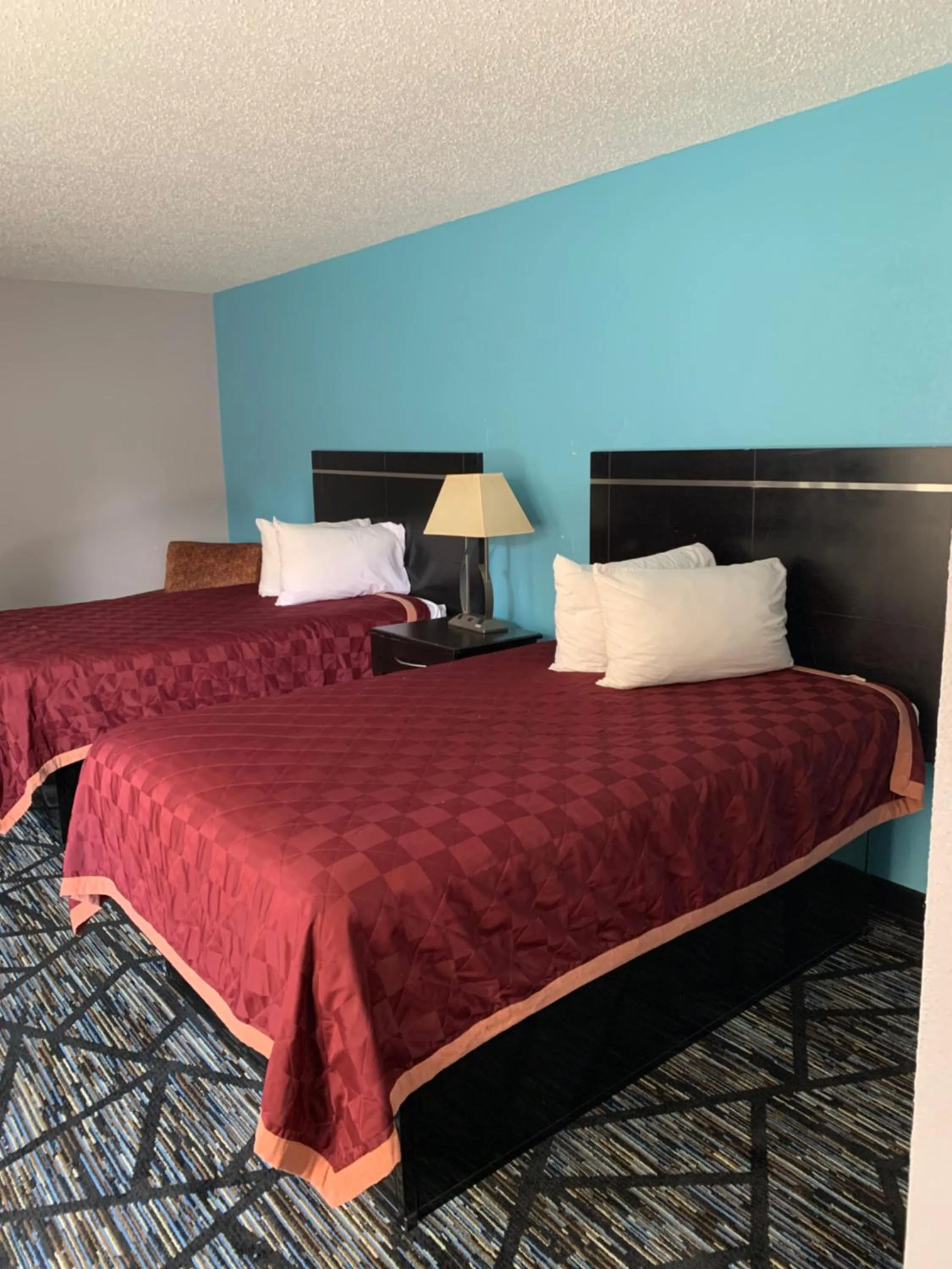 Bed in Quality Inn Newberry