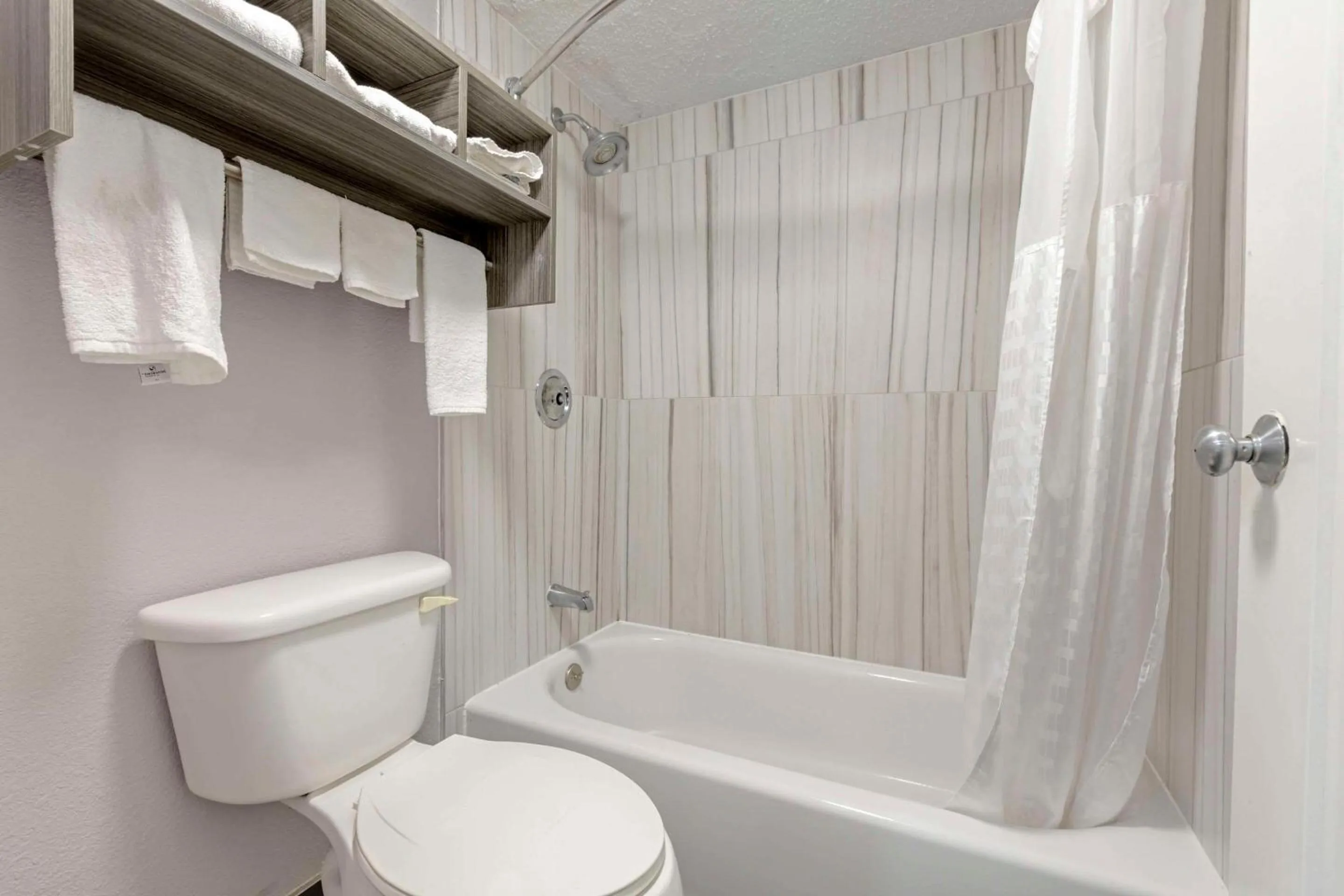 Bedroom in Quality Inn Newberry