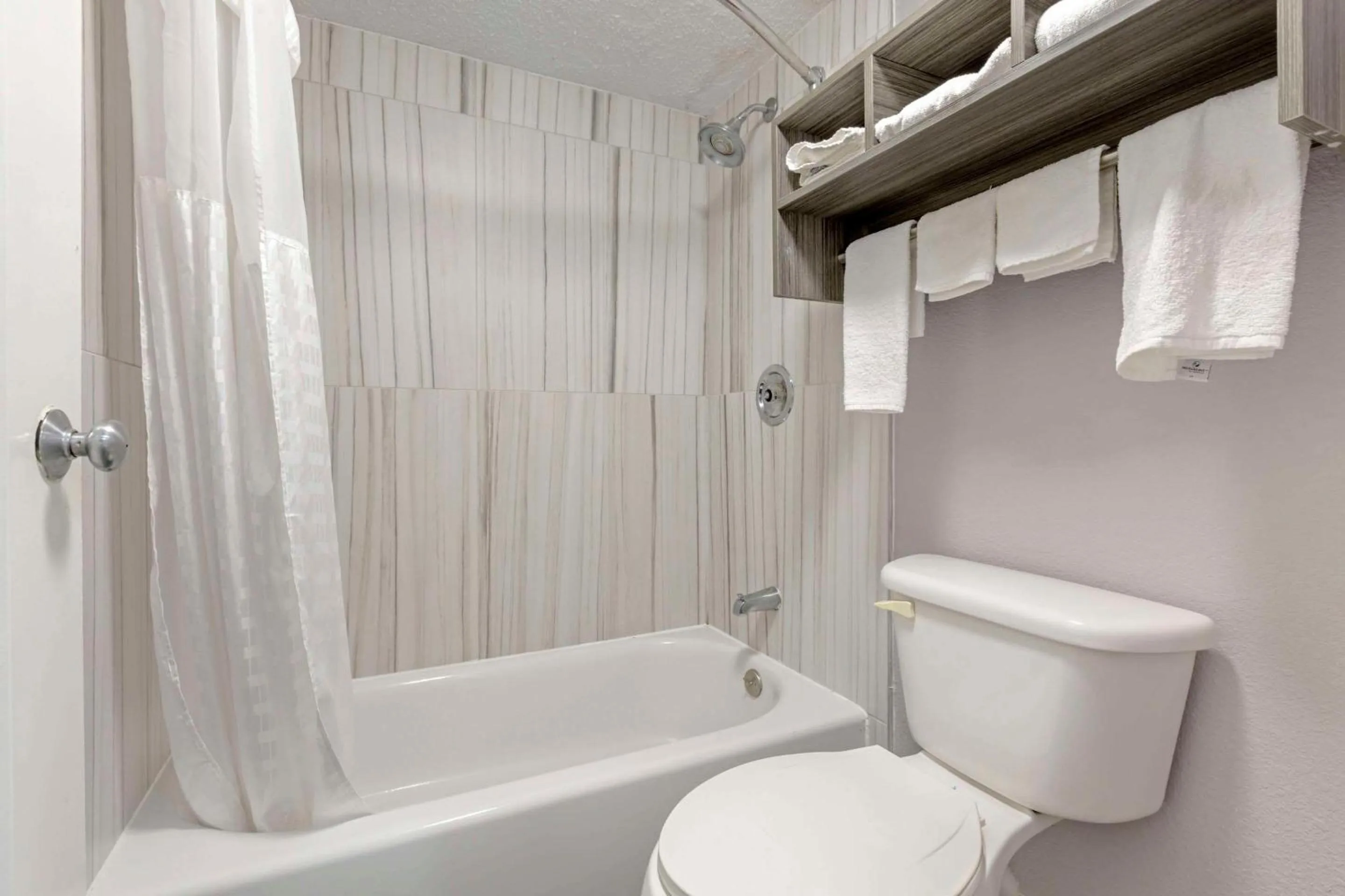 Bedroom in Quality Inn Newberry