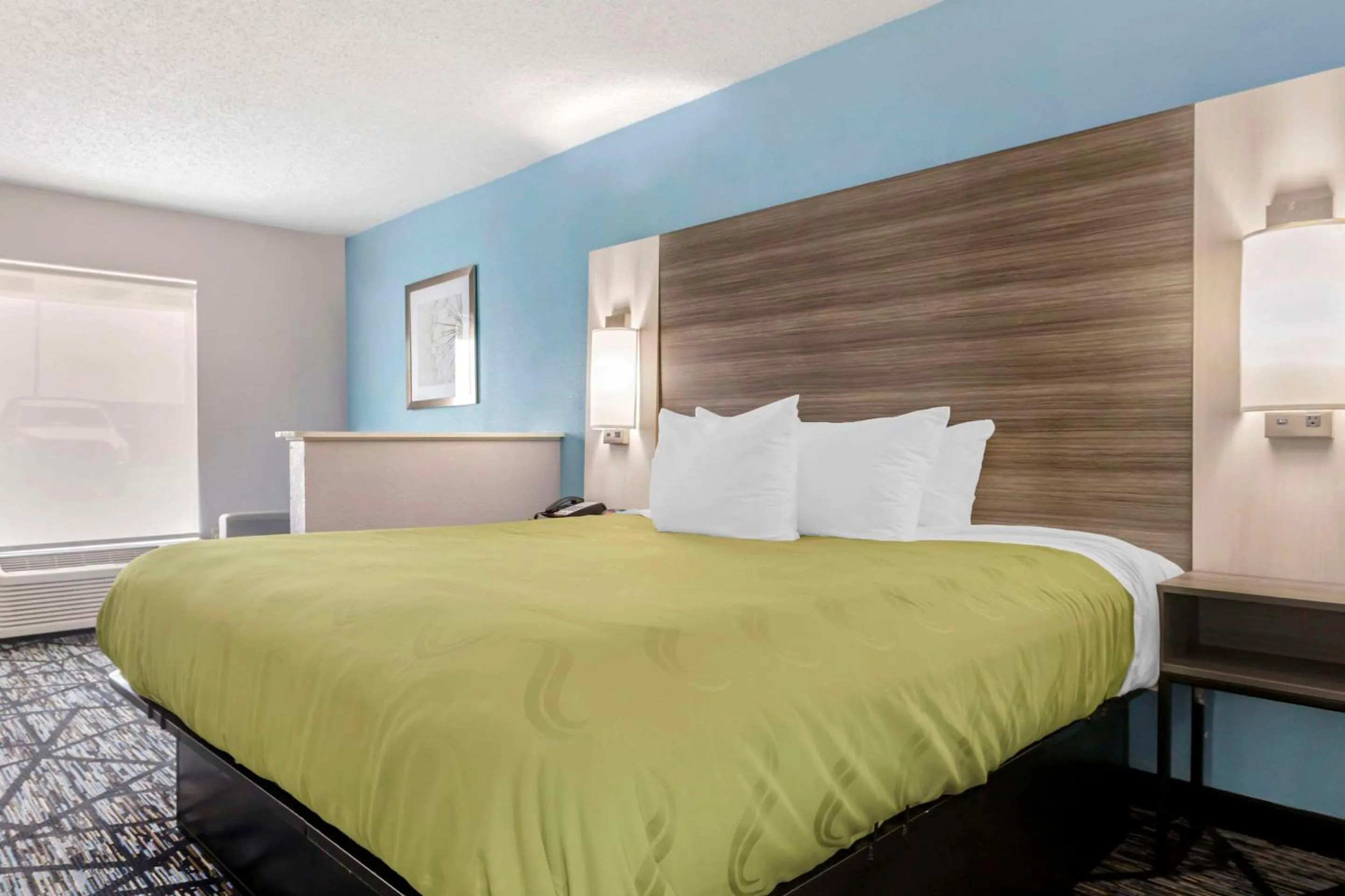 Bedroom, Bed in Quality Inn Newberry