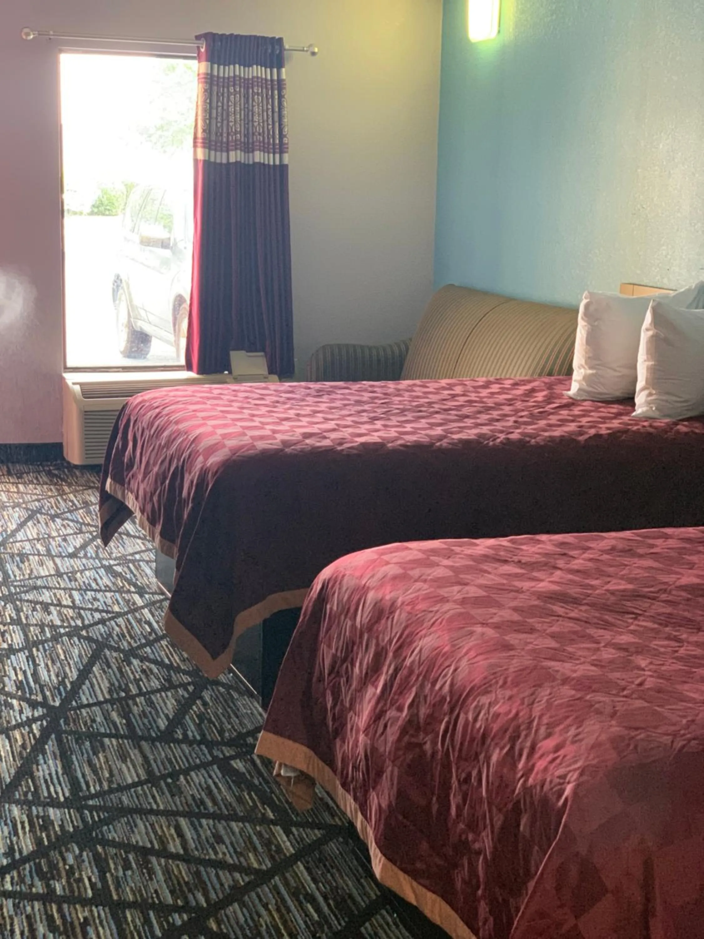 Bed in Quality Inn Newberry