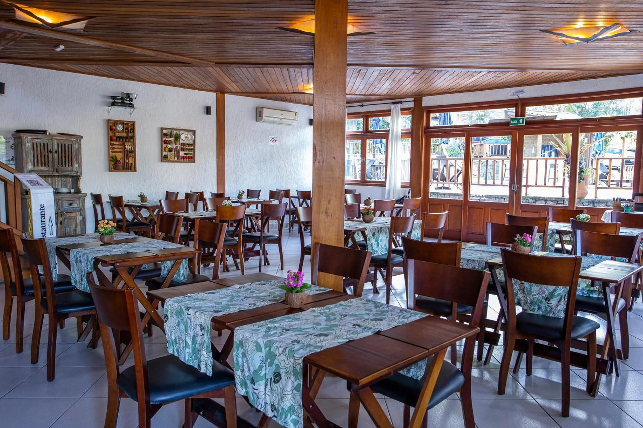 Restaurant/places to eat in Hotel Praia do Portinho