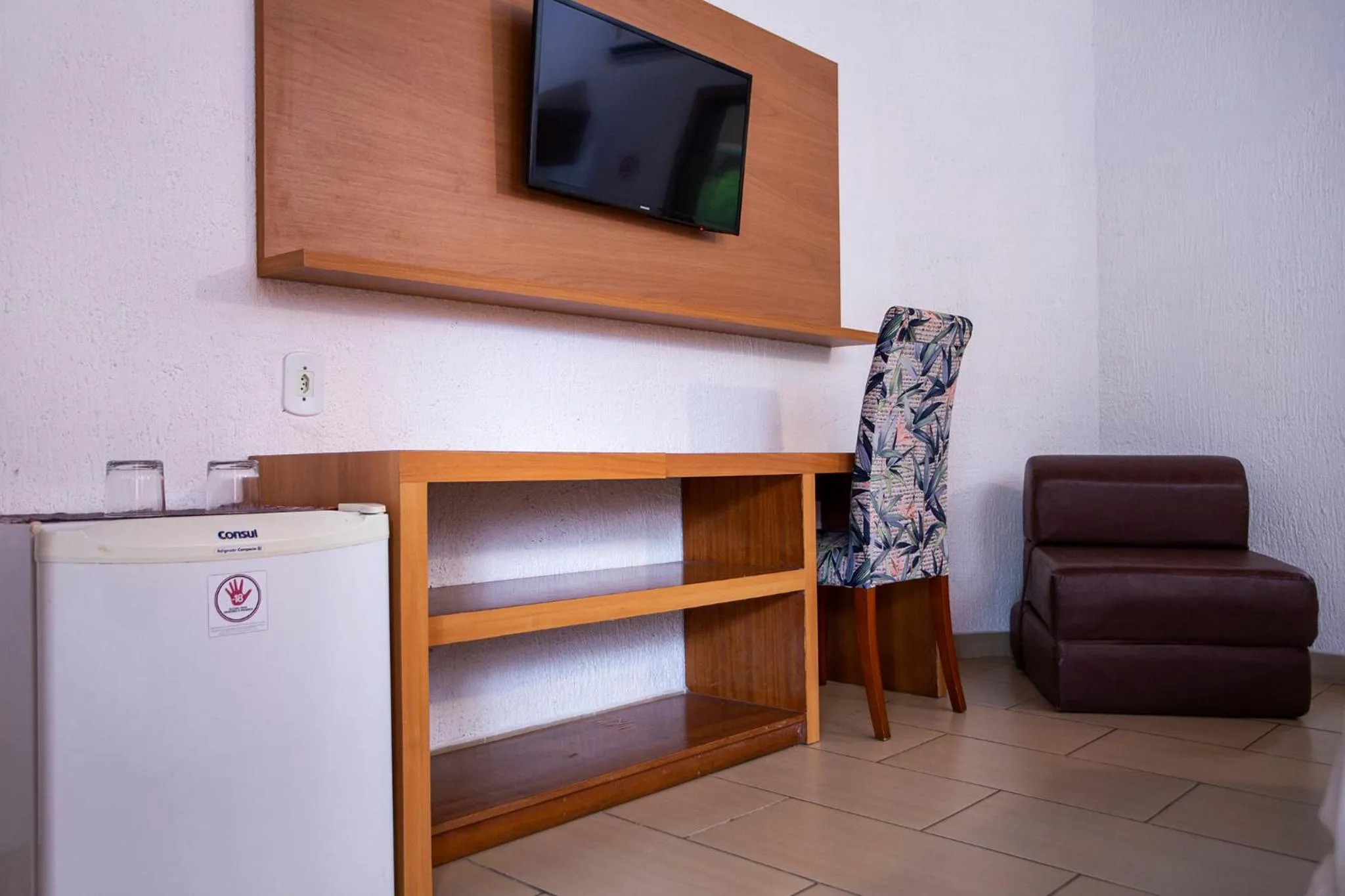TV and multimedia in Hotel Praia do Portinho