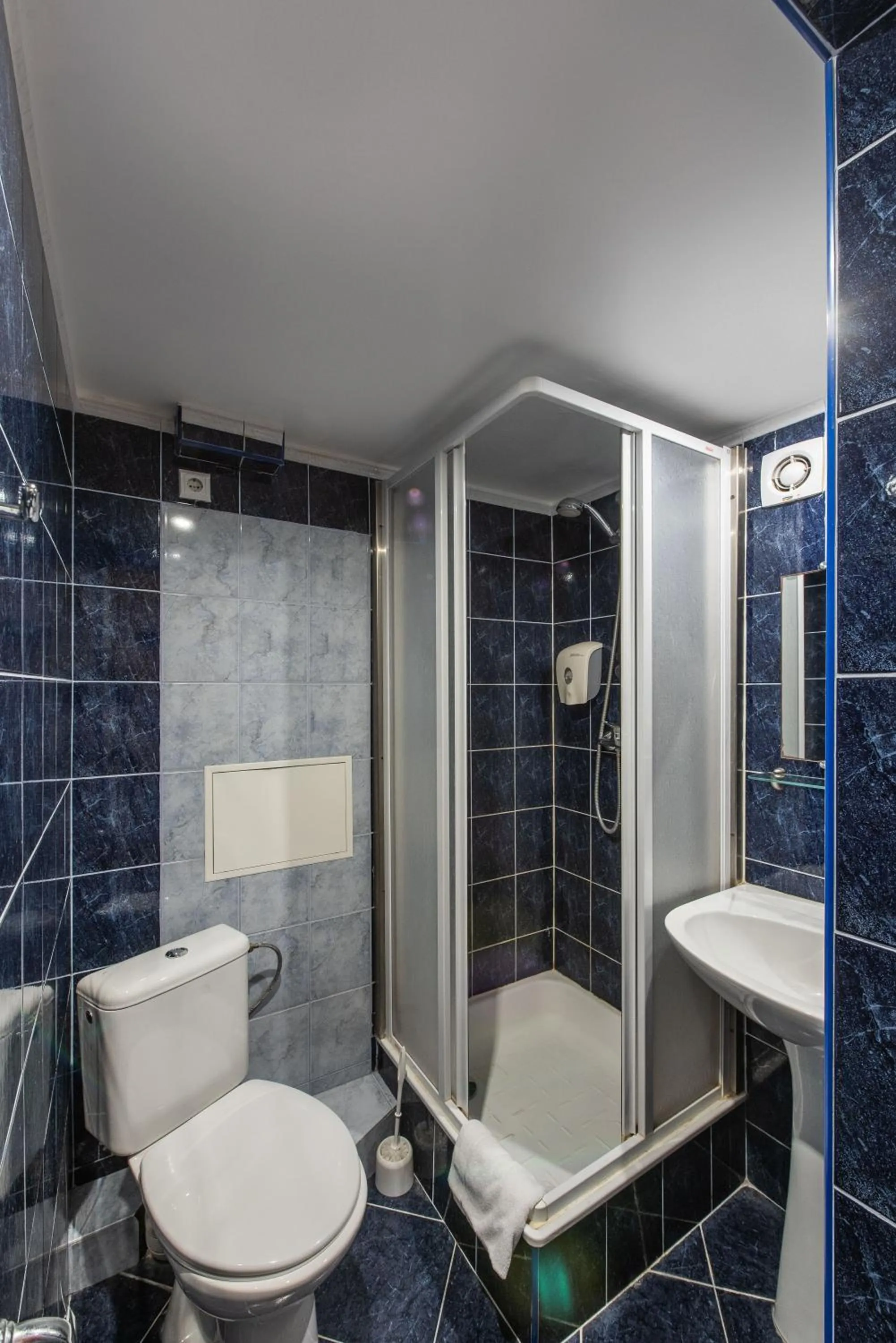 Shower in Hotel Panorama