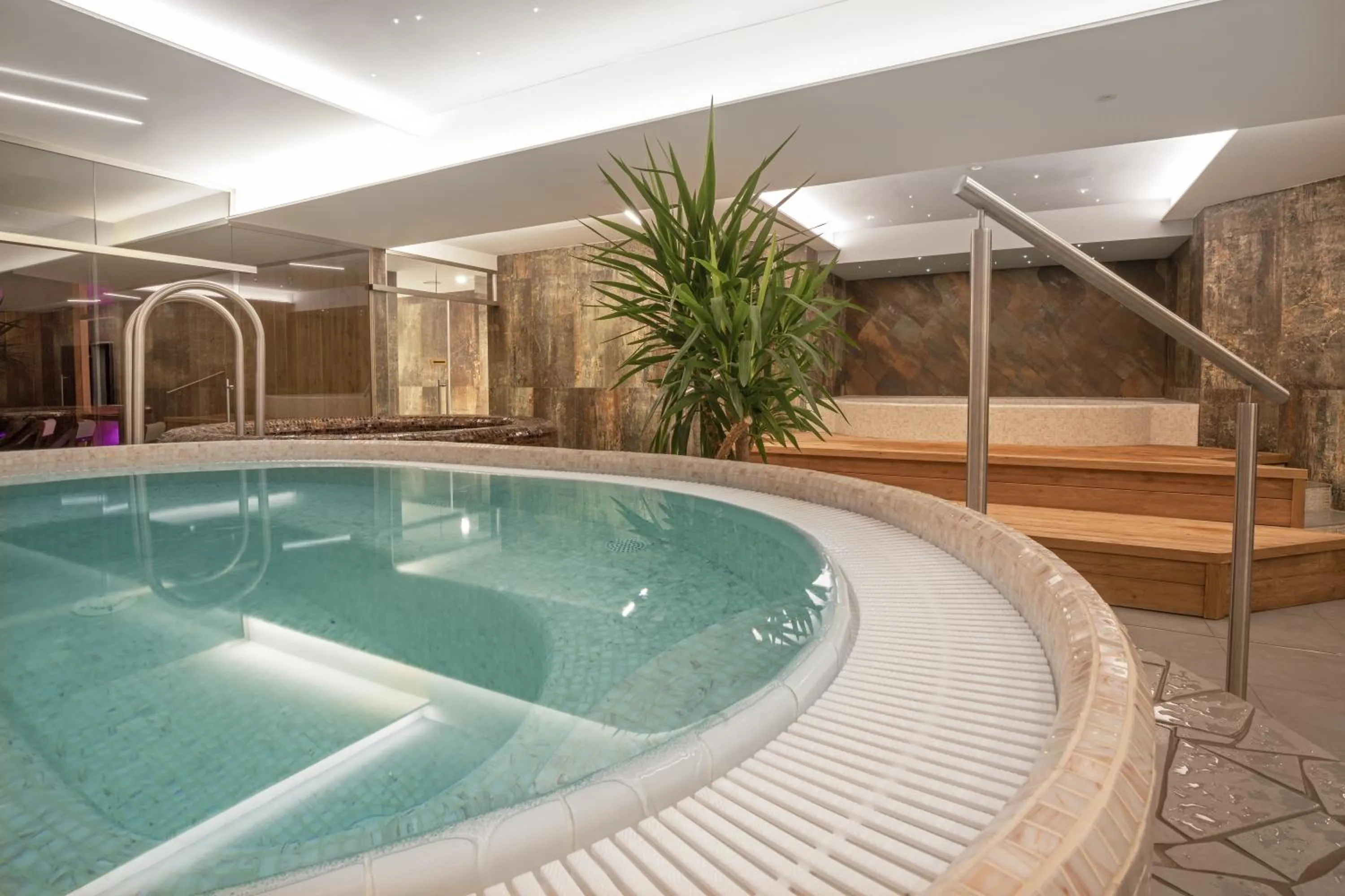 Hot Tub in Grand Hotel BELLEVUE