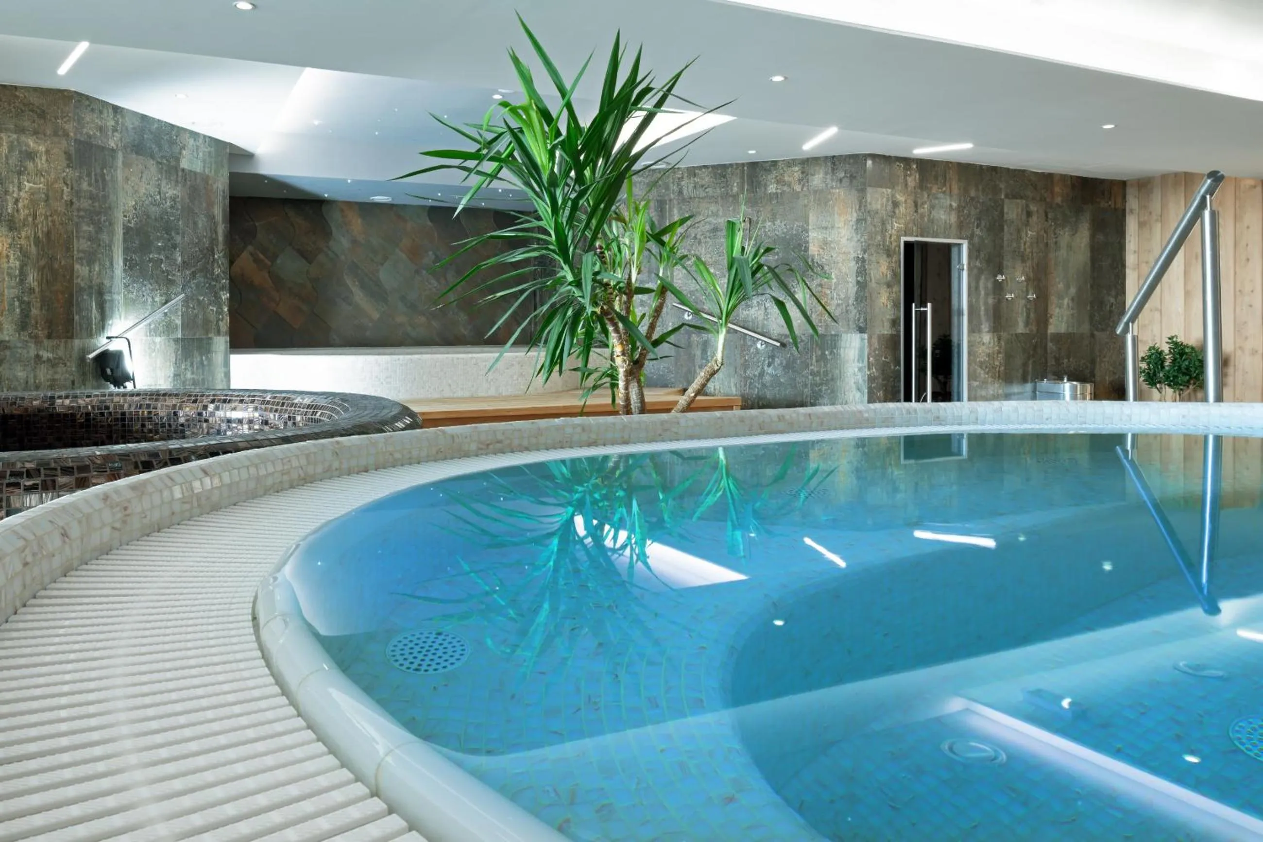 Hot Spring Bath in Grand Hotel BELLEVUE