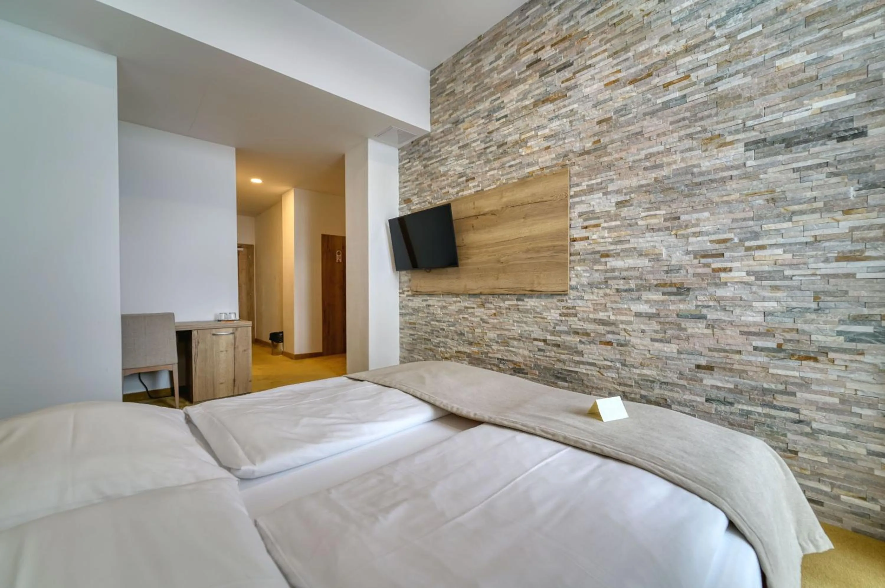 TV and multimedia, Bed in Grand Hotel BELLEVUE