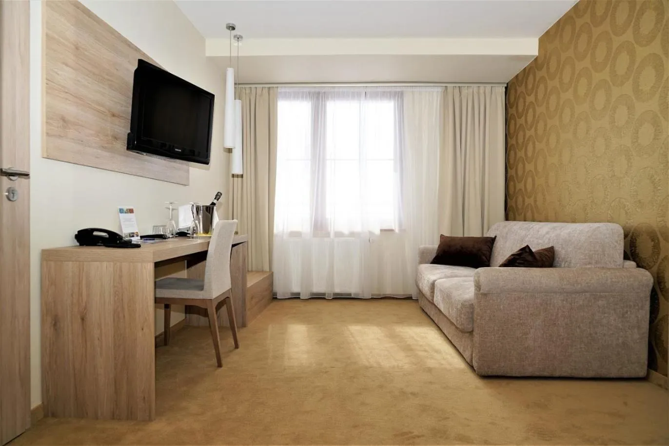 TV and multimedia in Grand Hotel BELLEVUE