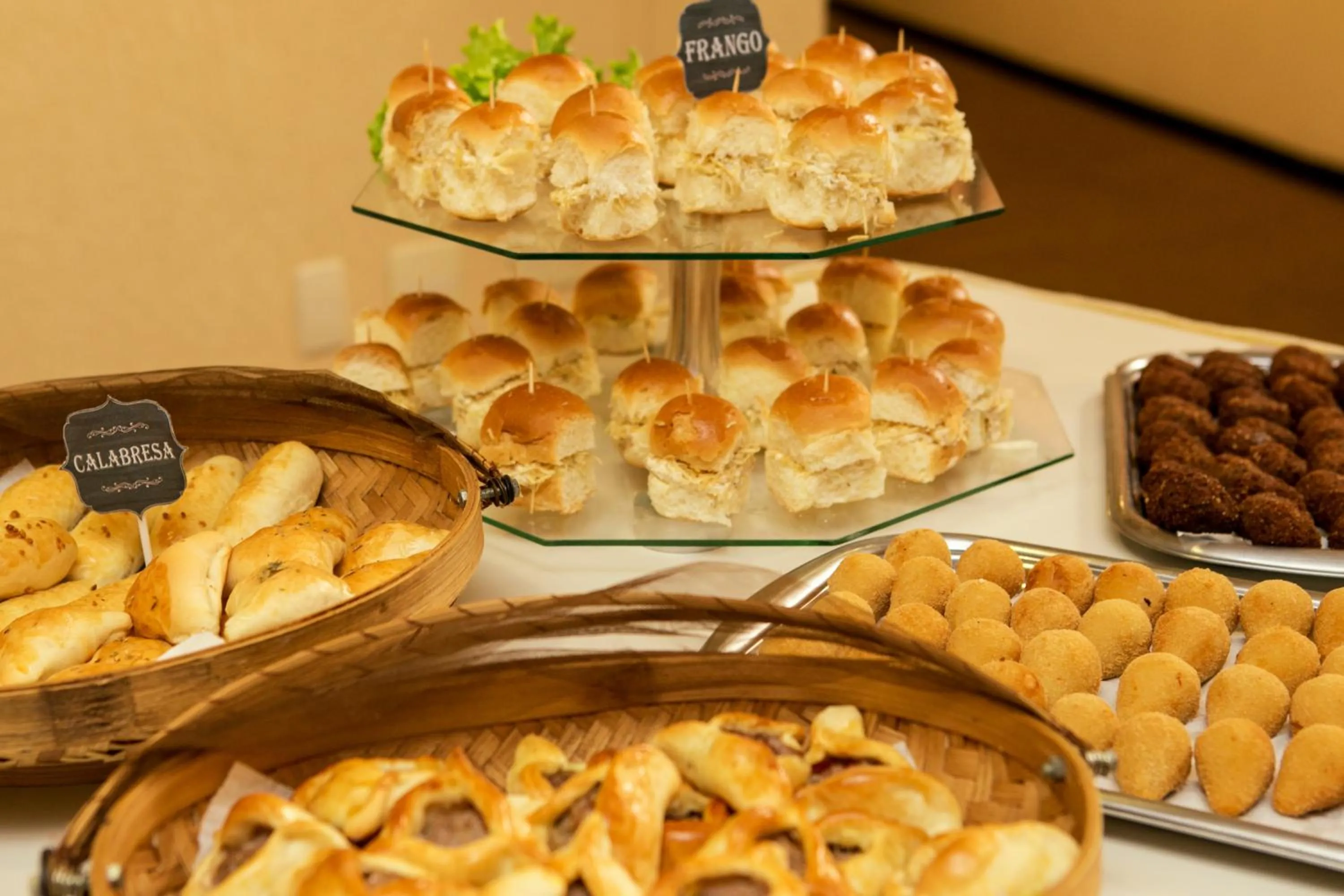 Food in Hotel Minas Tower Leopoldina By Samba