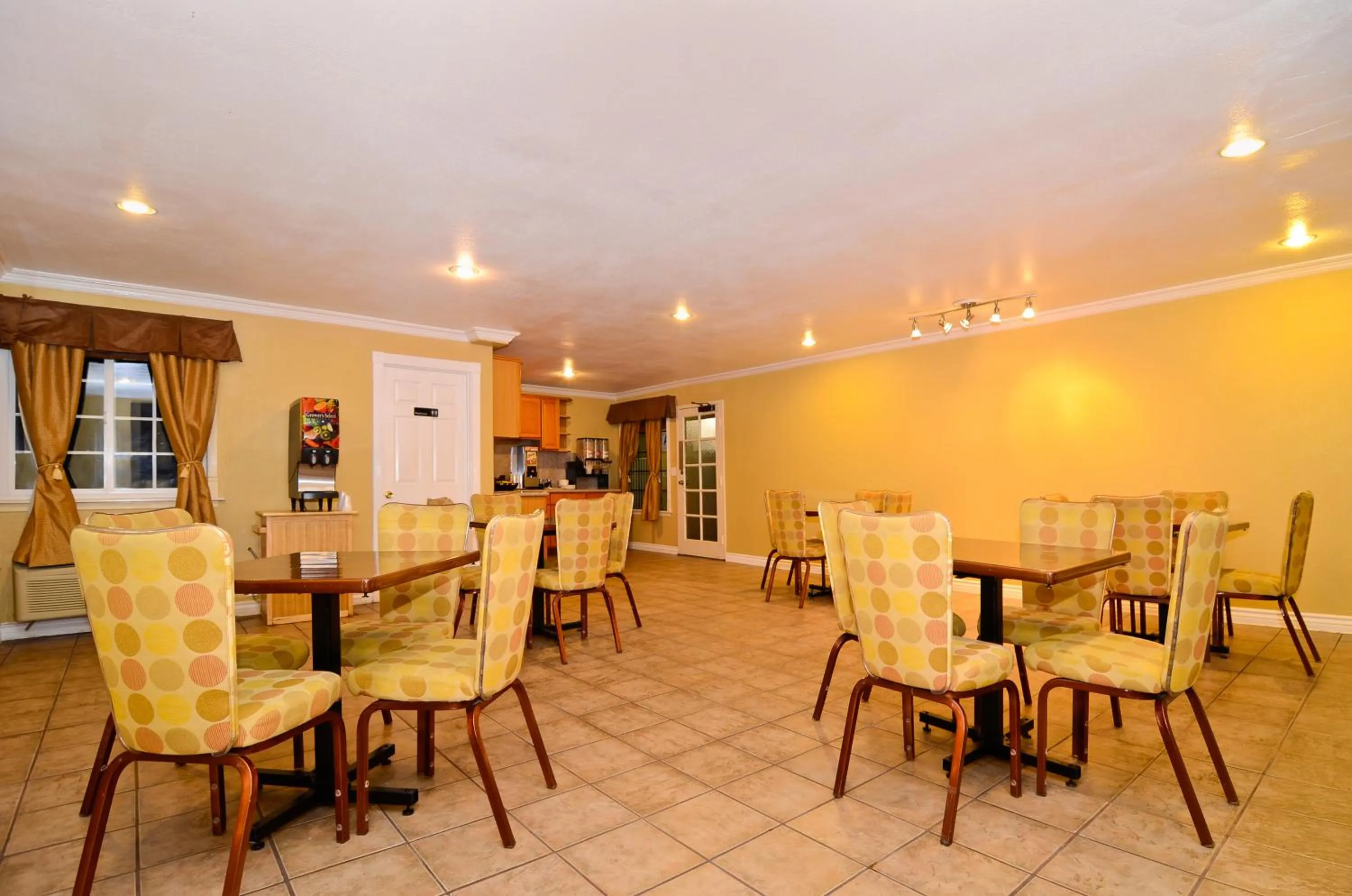 Restaurant/places to eat in Chula Vista Inn