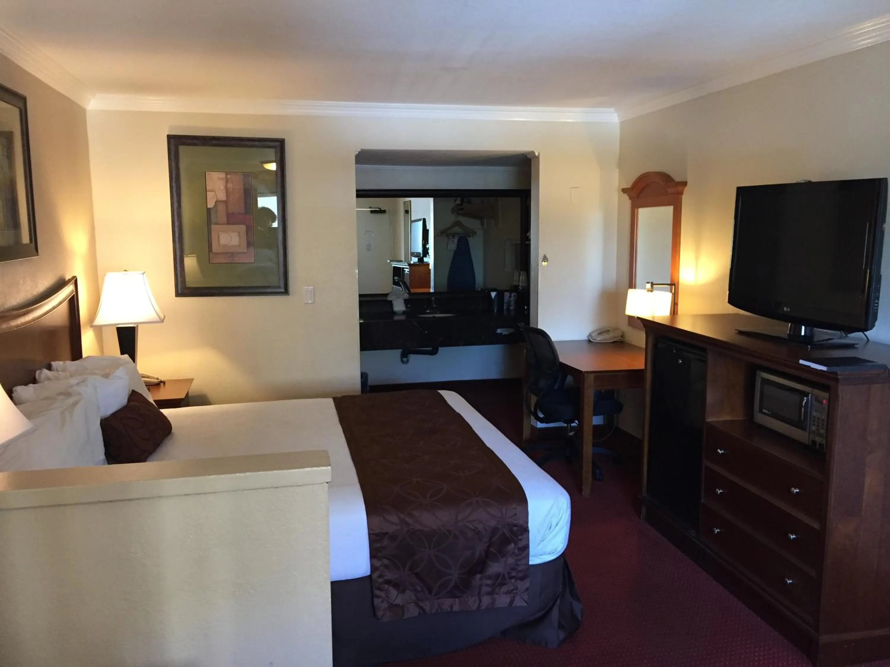 Photo of the whole room, Bed in Chula Vista Inn