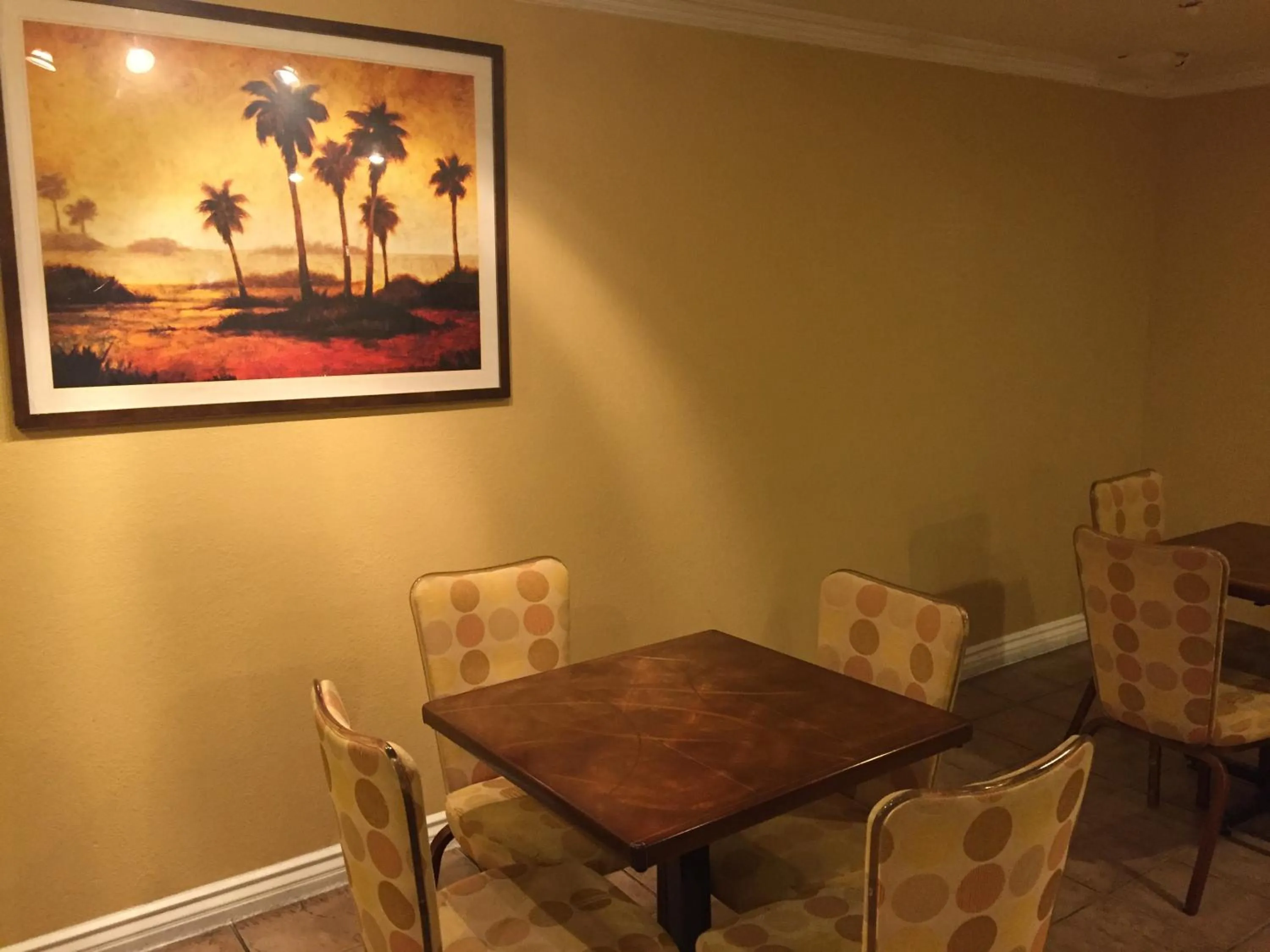 Communal lounge/ TV room in Chula Vista Inn