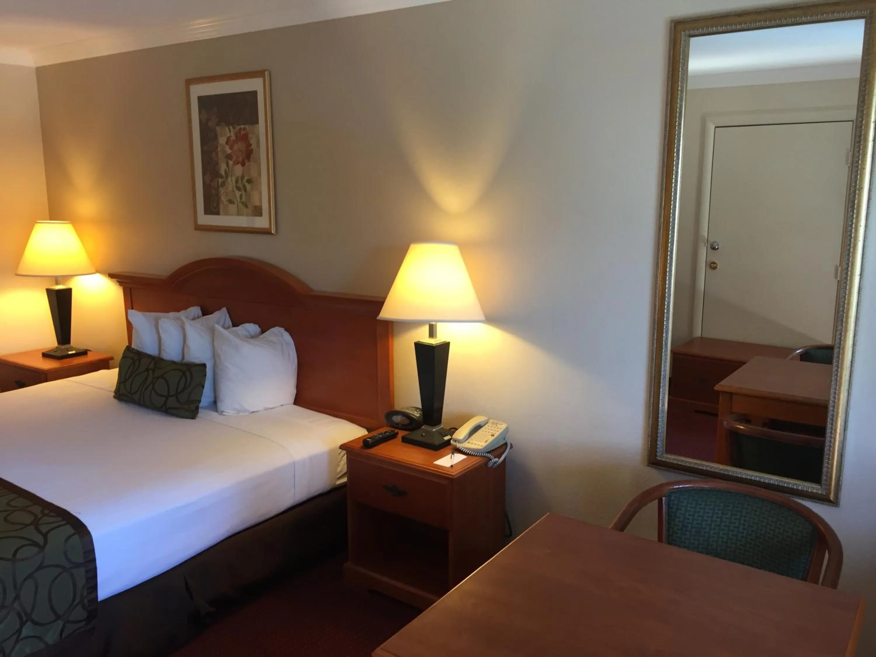 Photo of the whole room, Bed in Chula Vista Inn