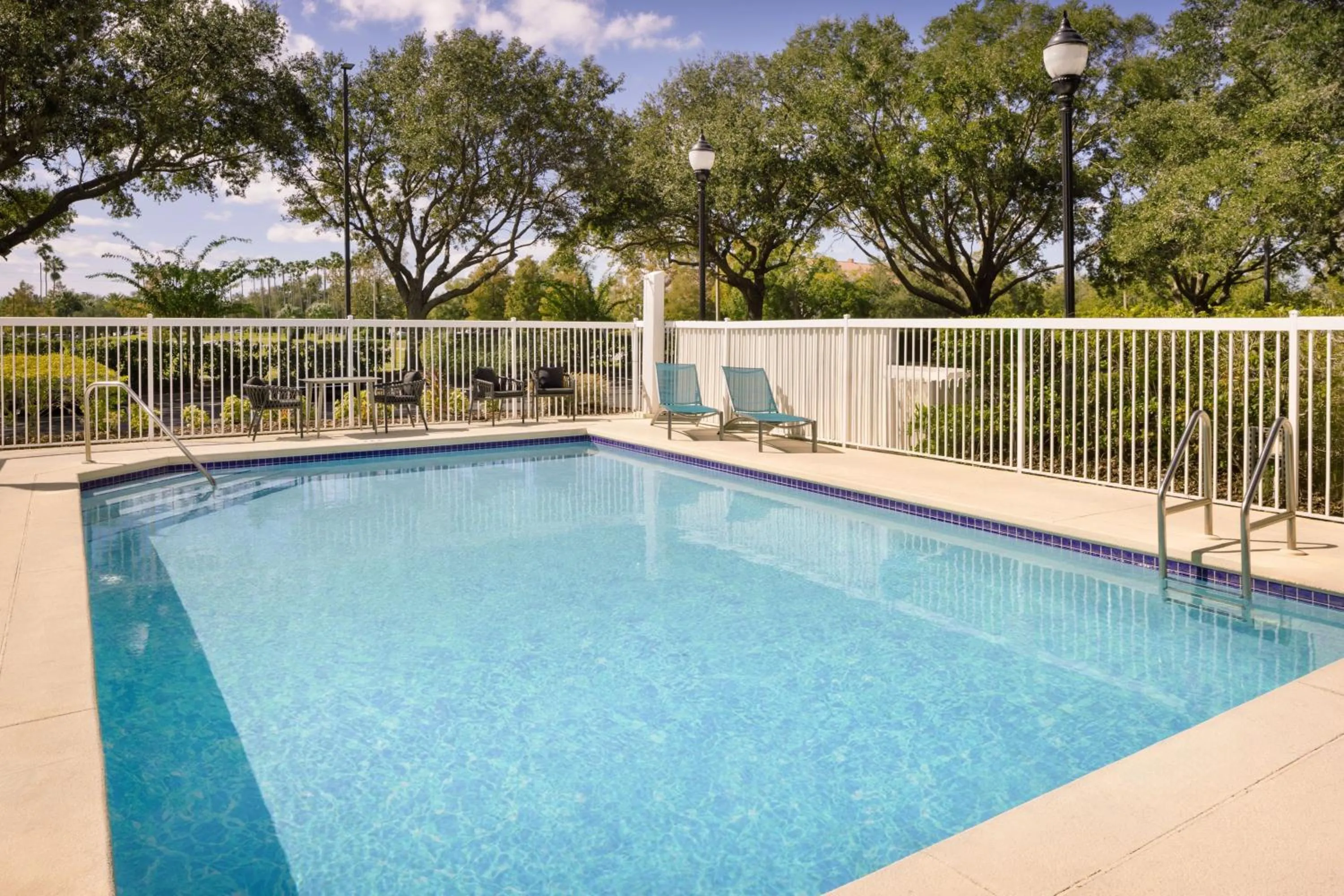 Swimming pool in TownePlace Suites by Marriott Orlando East/UCF Area