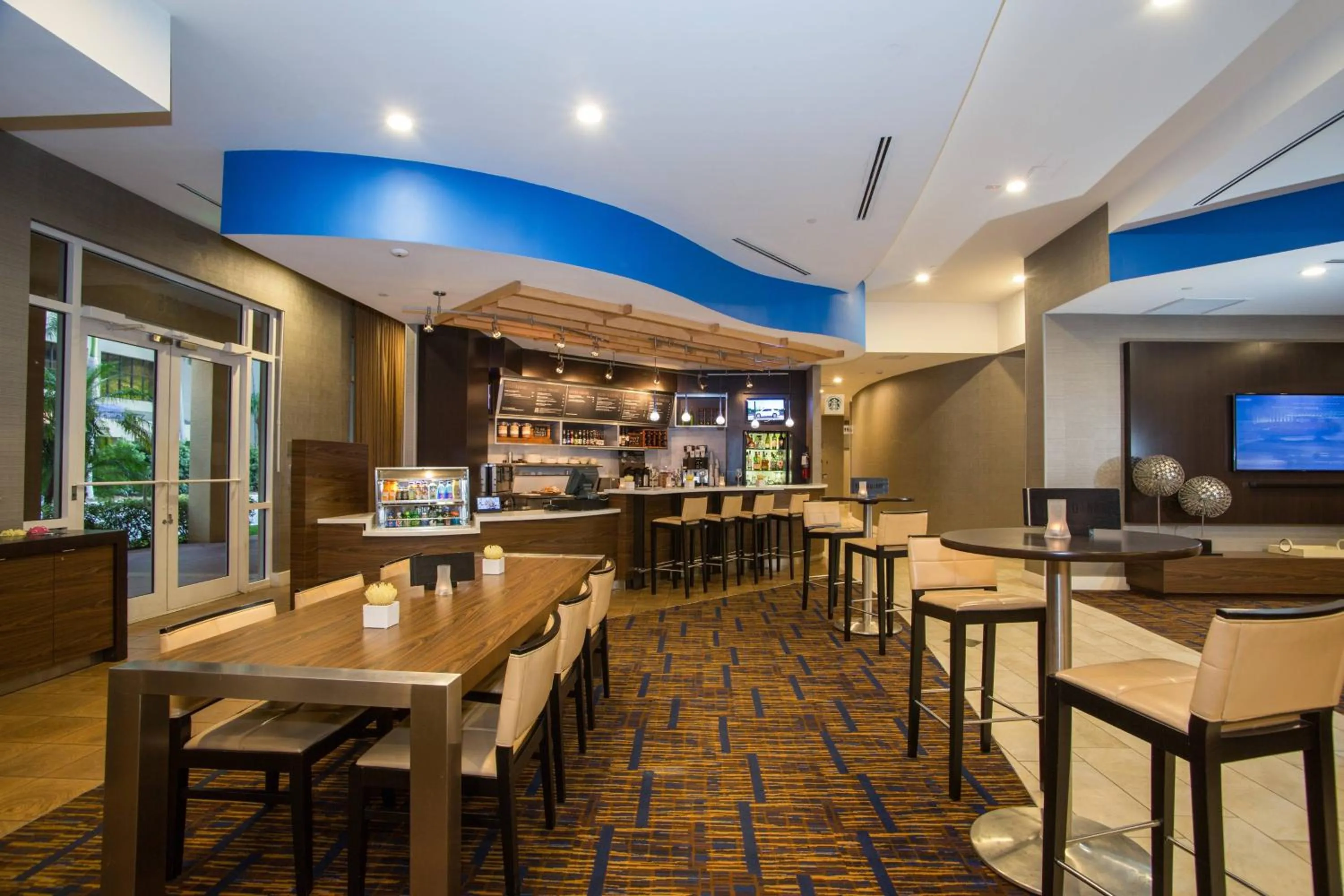 Restaurant/places to eat in Courtyard Miami Dadeland