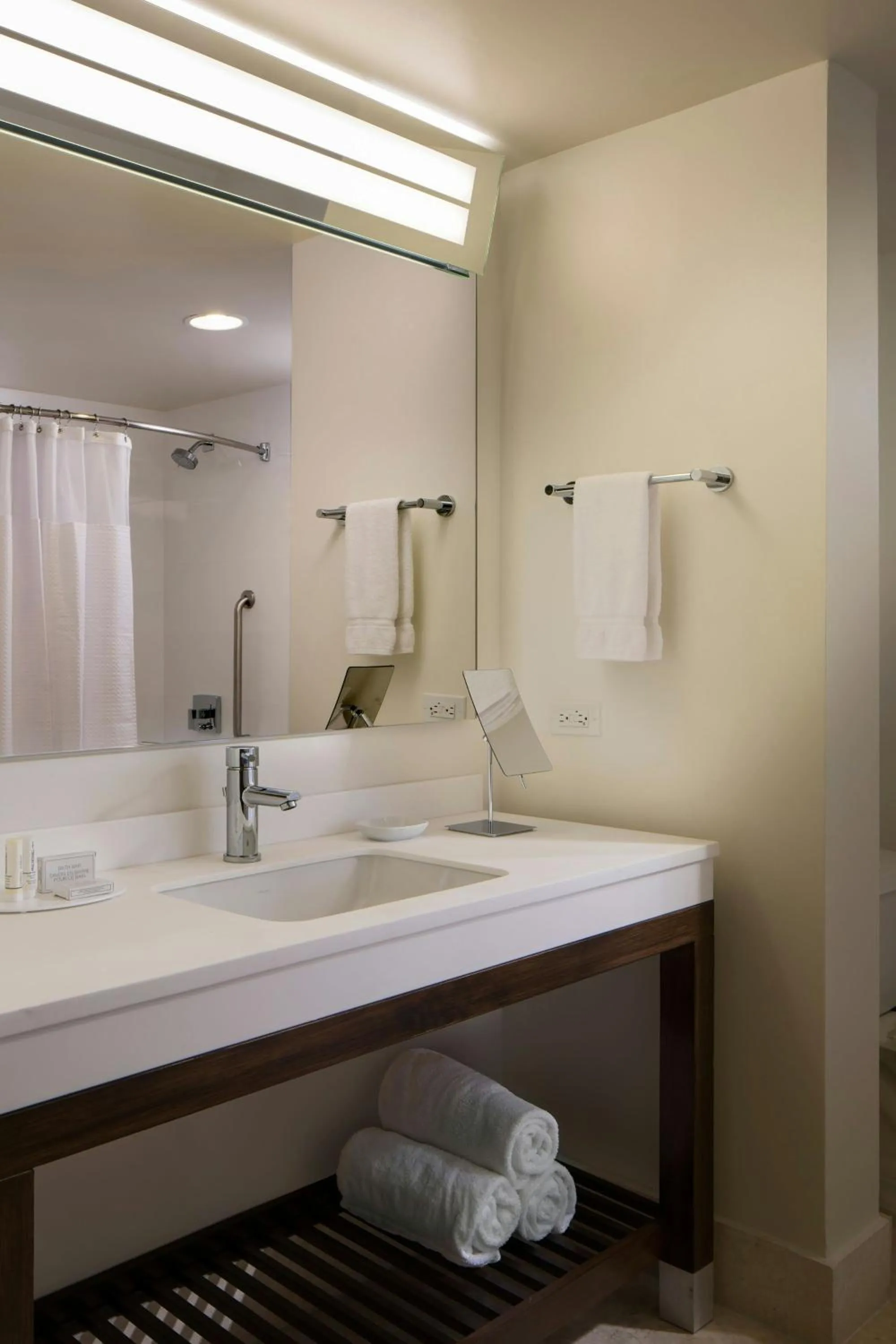 Bathroom in Courtyard Miami Dadeland