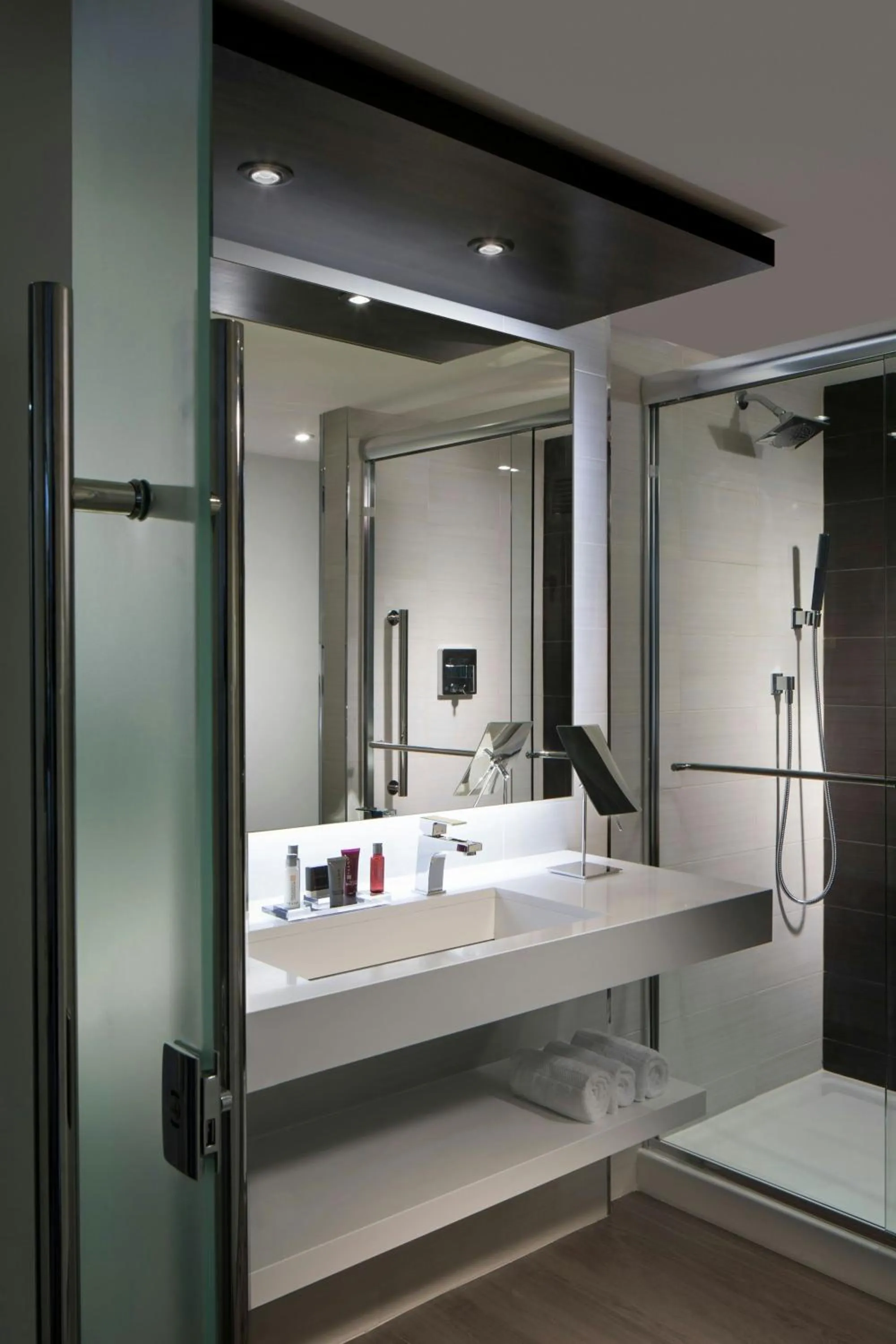 Bathroom in Miami Marriott Dadeland