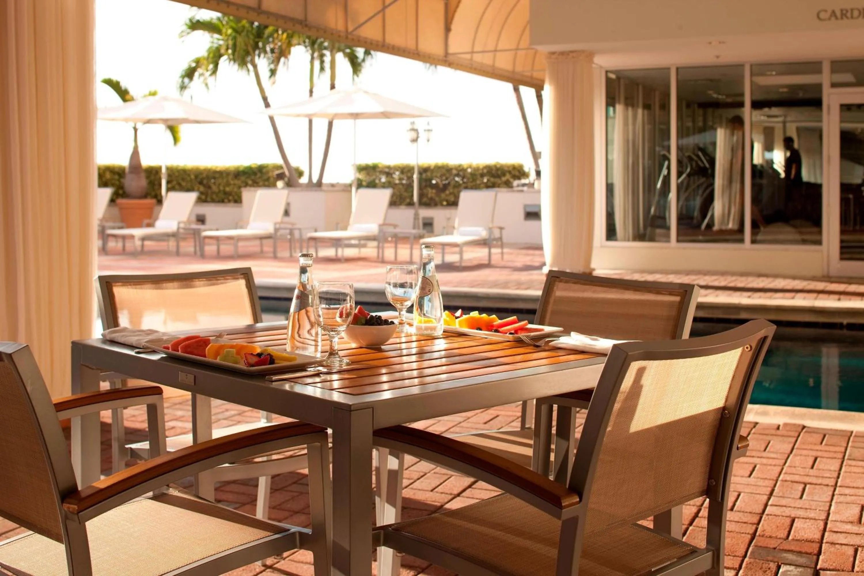 Swimming pool in Miami Marriott Dadeland