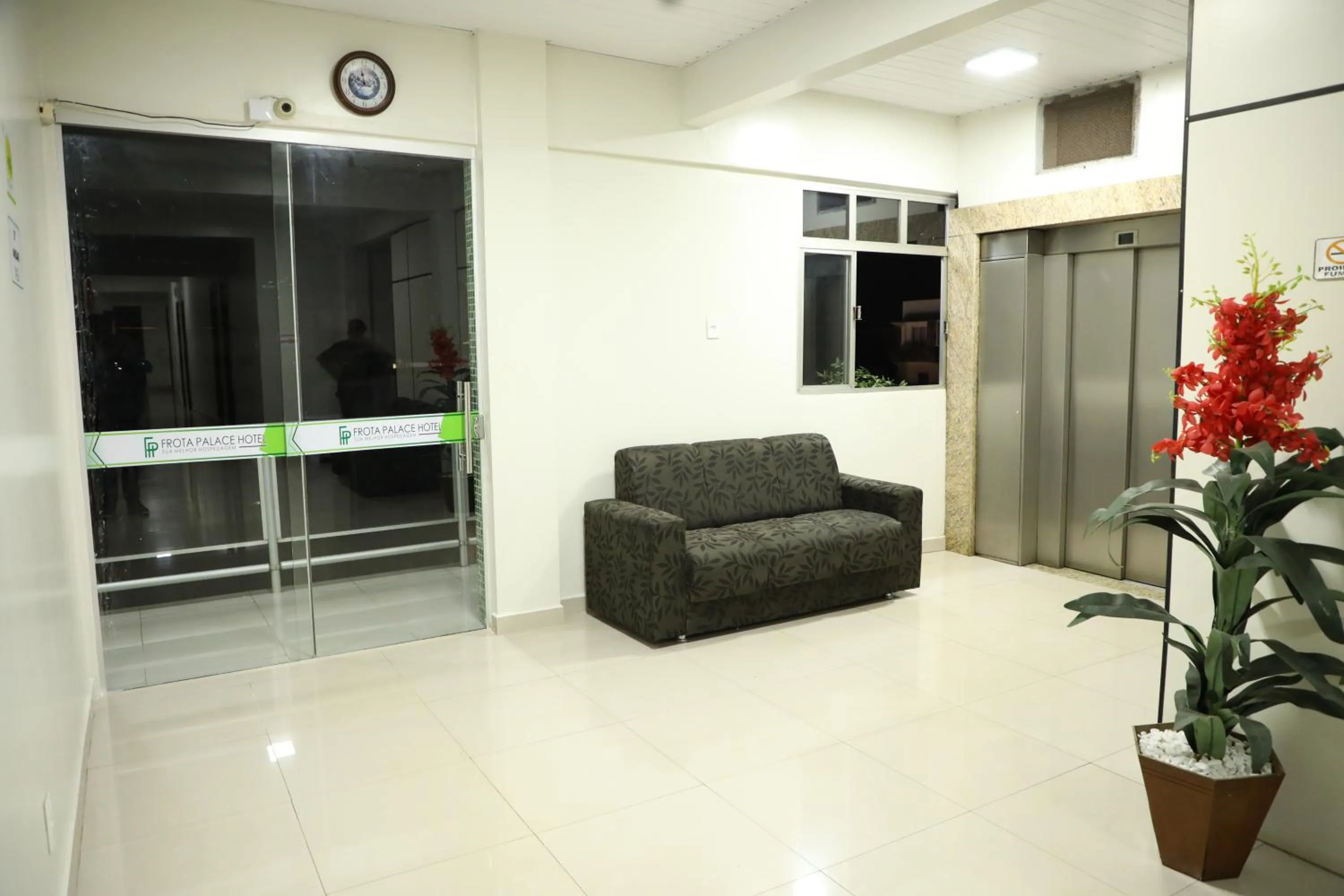 elevator in Frota Palace Hotel