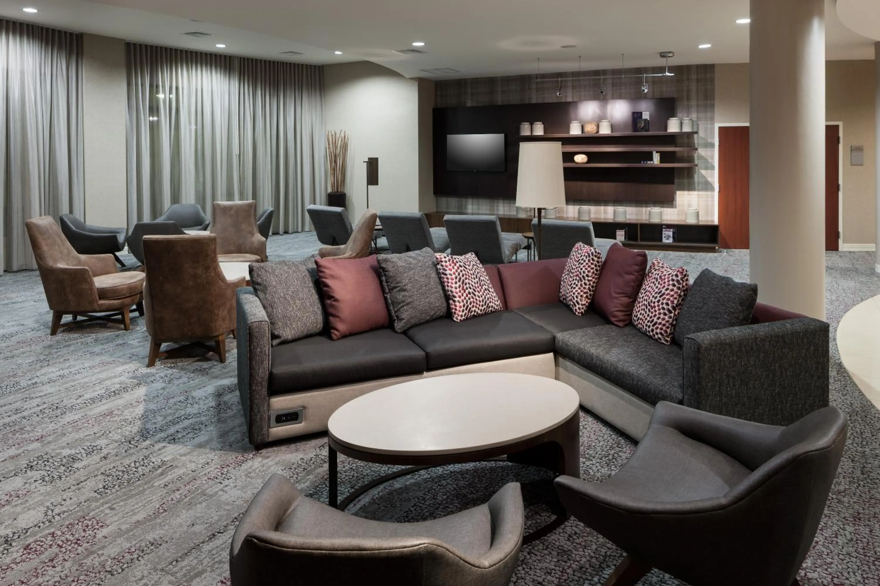 Seating area in Courtyard by Marriott Miami at Dolphin Mall
