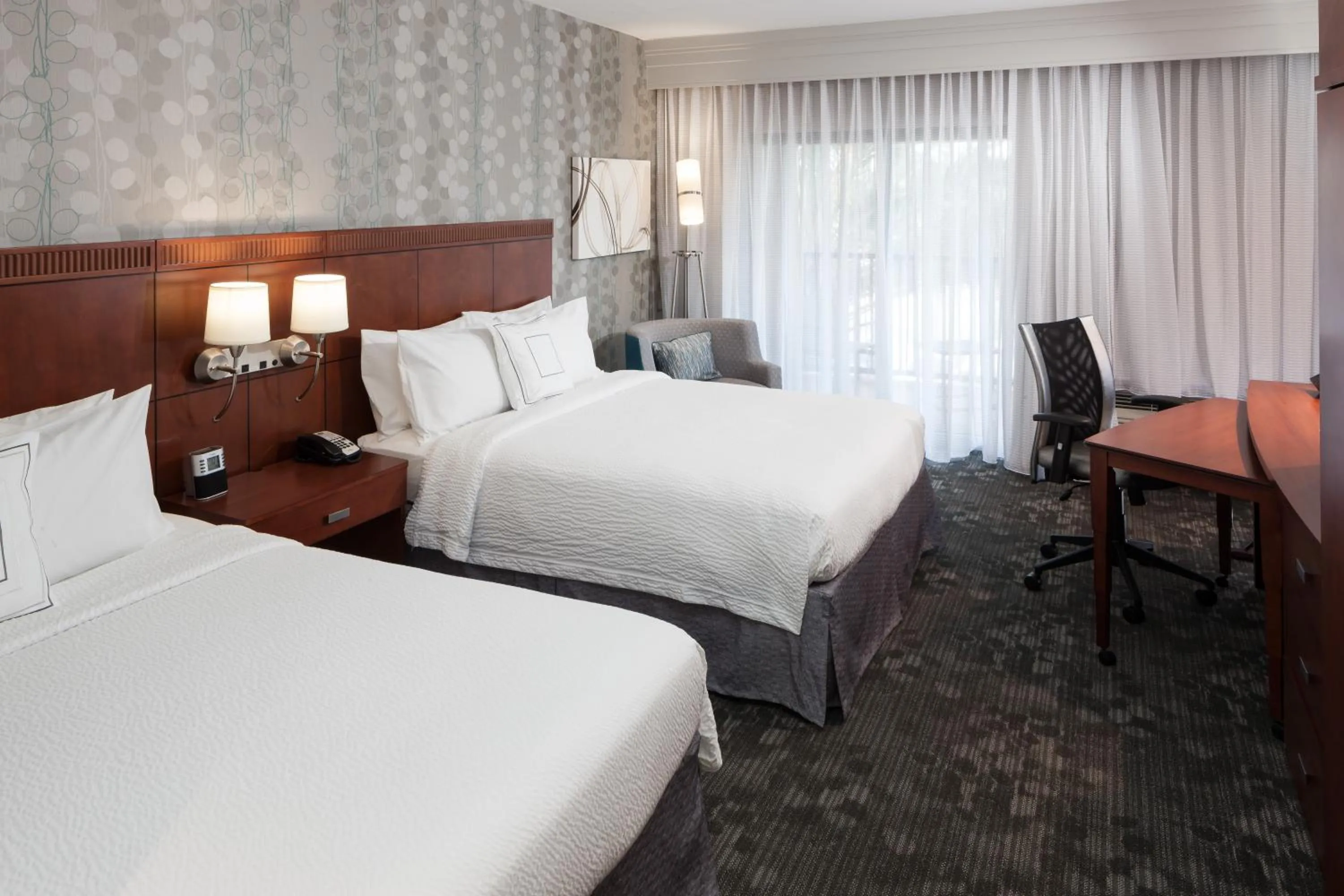 Bedroom, Bed in Courtyard by Marriott Miami at Dolphin Mall