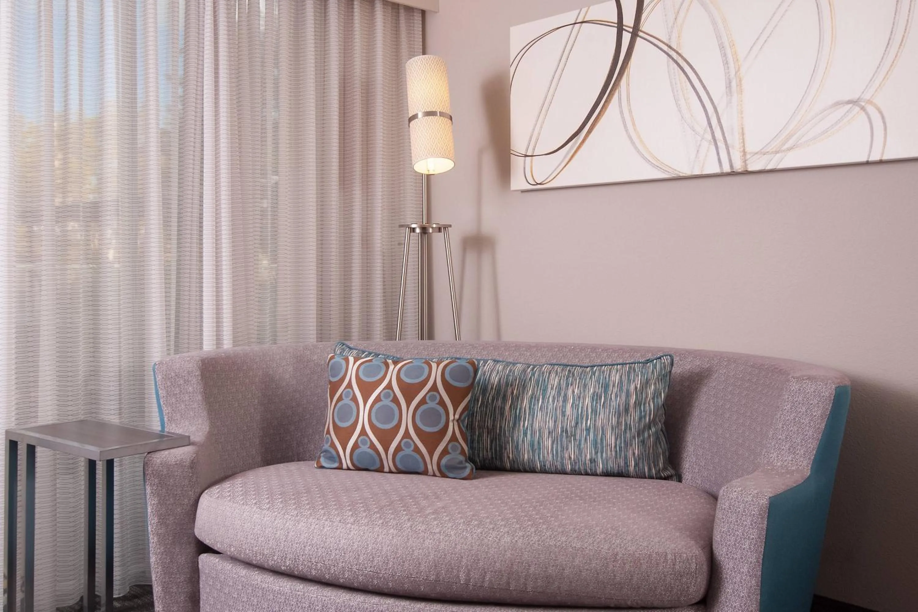 Photo of the whole room in Courtyard Miami Coral Gables