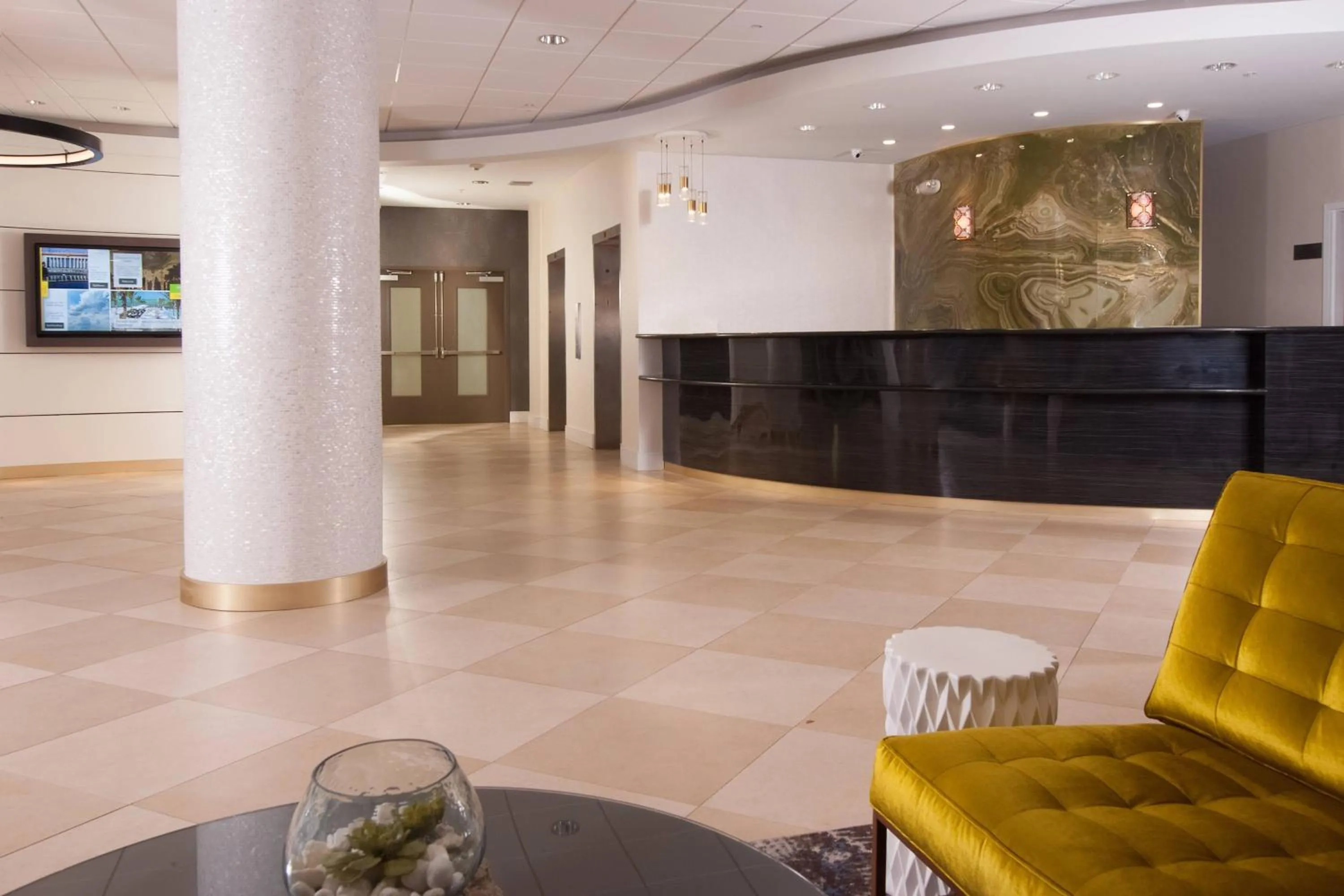 Lobby or reception in Courtyard Miami Coral Gables