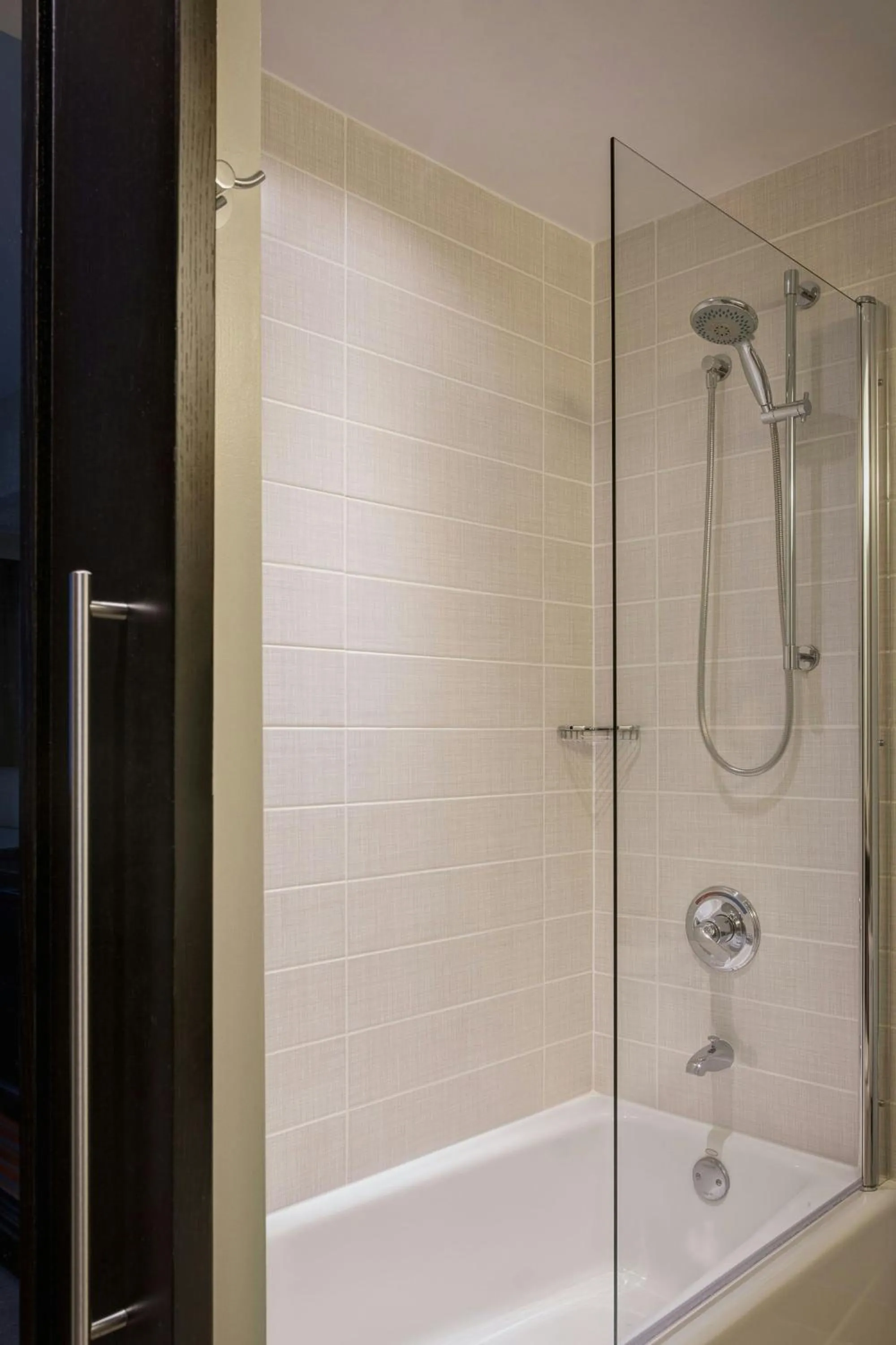 Bathroom in Courtyard by Marriott New York JFK Airport