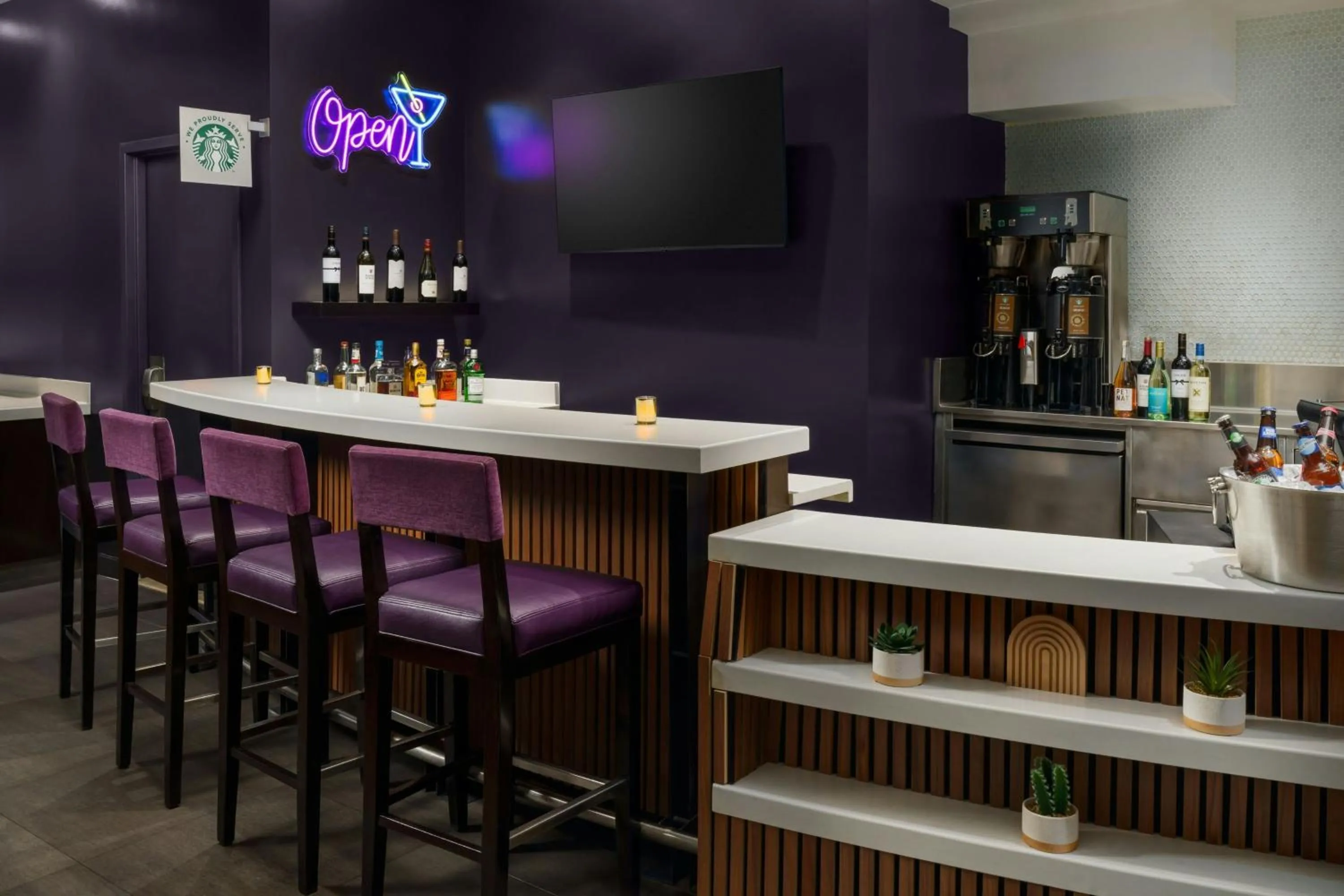 Lounge or bar in Courtyard New York Manhattan/Times Square